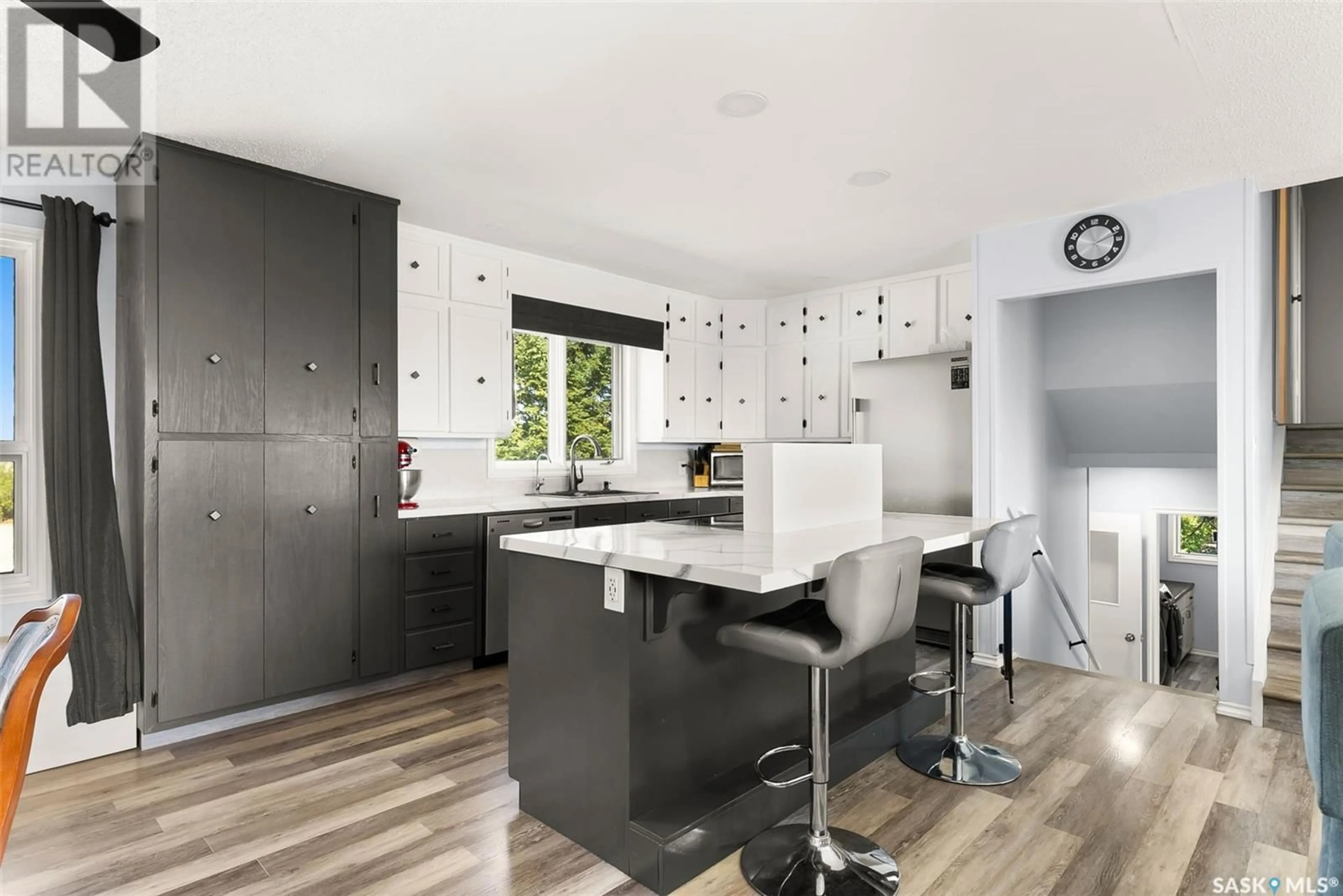 Contemporary kitchen, unknown for Lewis Acreage, Bratt's Lake Rm No. 129 Saskatchewan S0G3L0