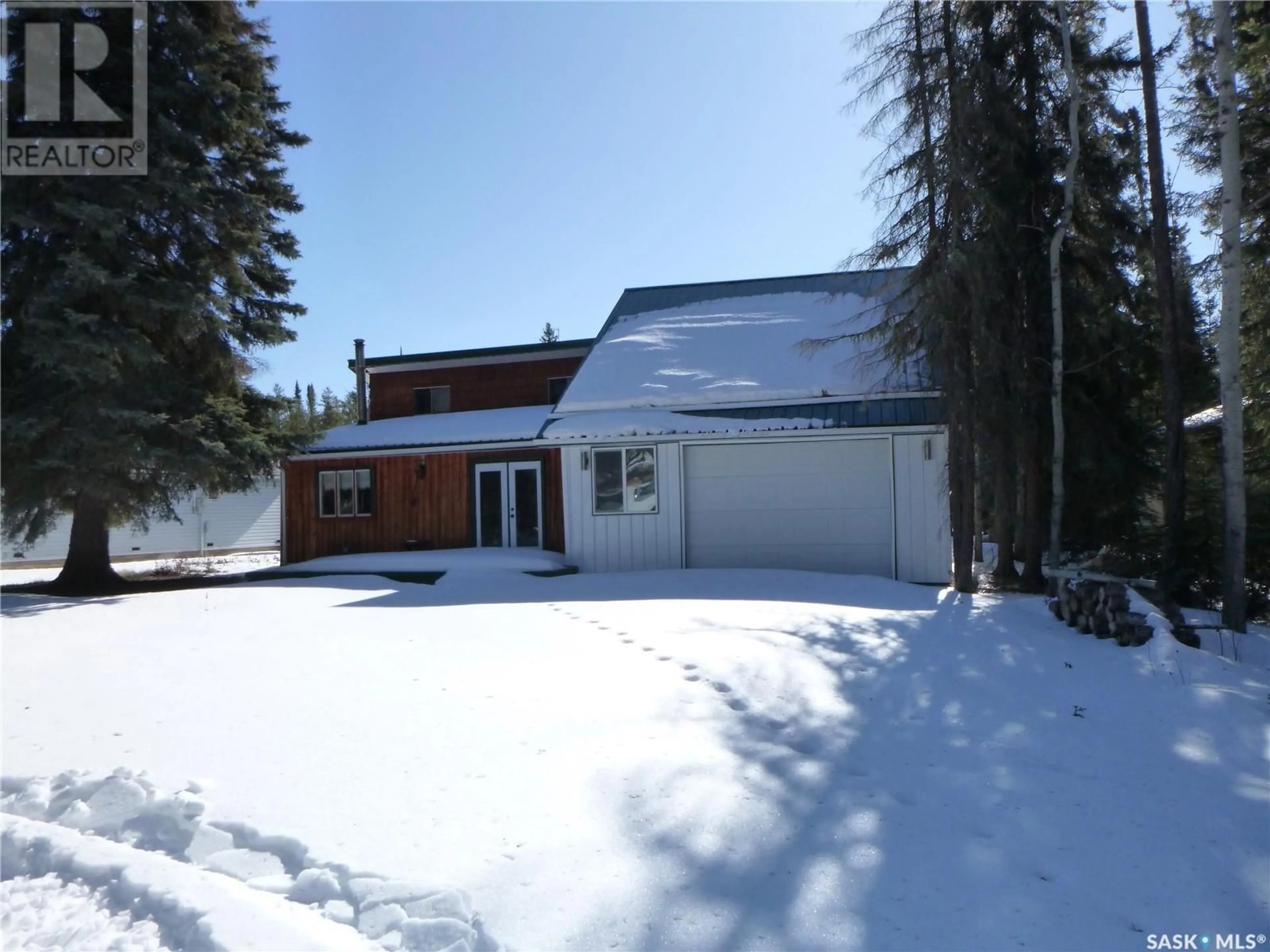 A pic from outside/outdoor area/front of a property/back of a property/a pic from drone, street for 1006 LAKE ROAD, Northern Admin District Saskatchewan S0P0A0