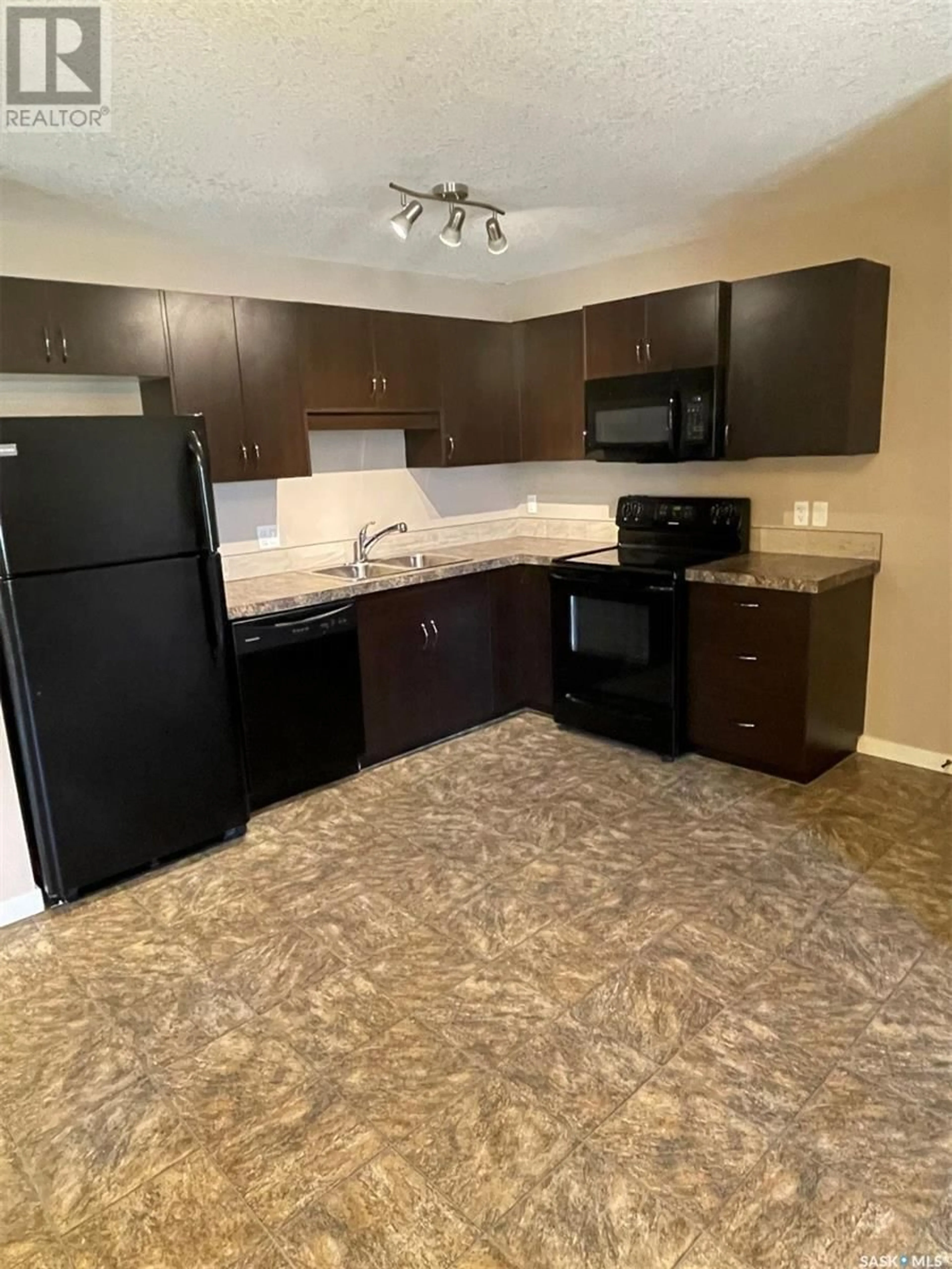 Standard kitchen, unknown for 82 - 5622 GORDON ROAD, Regina Saskatchewan S4W0M1