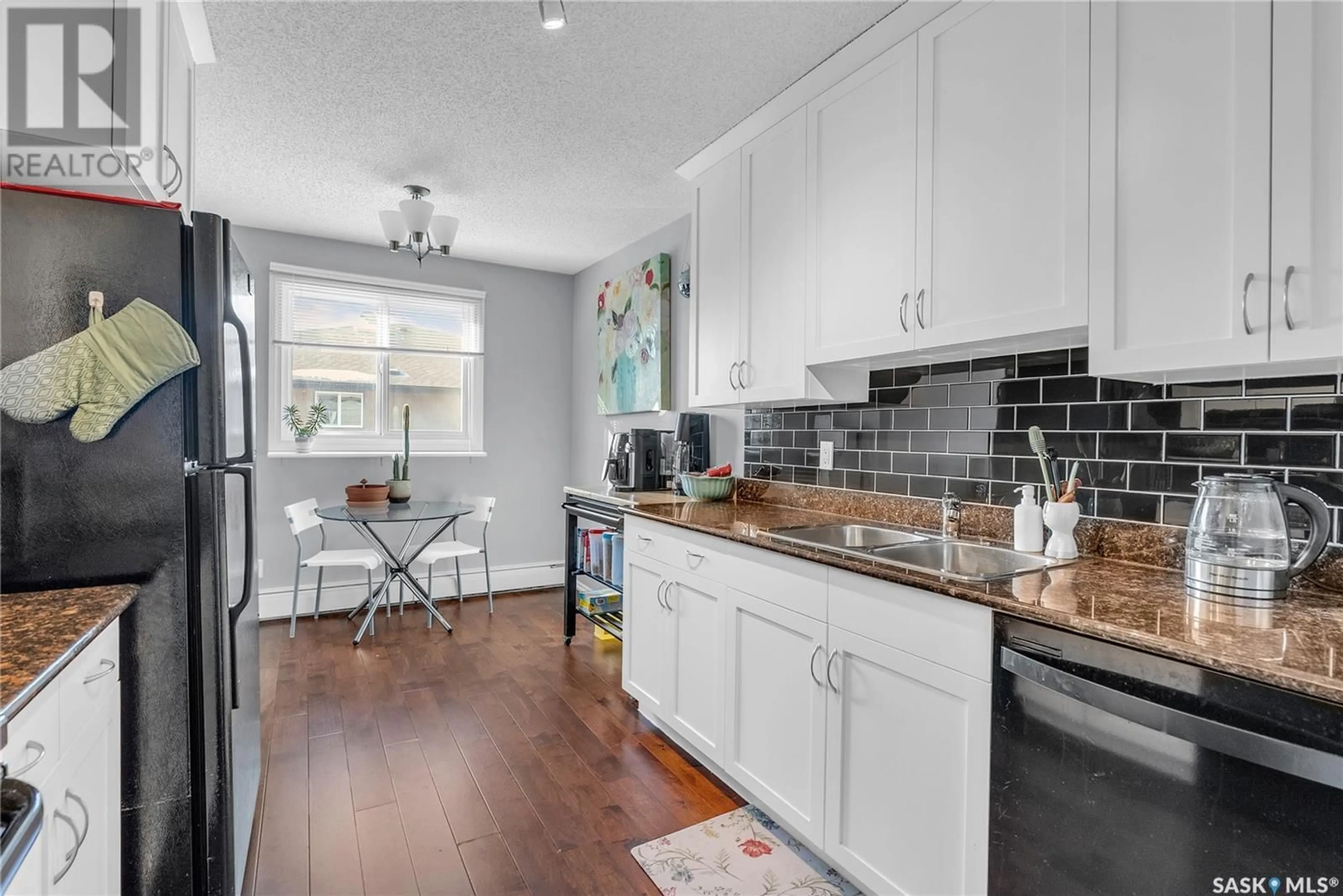 Open concept kitchen, ceramic/tile floor for 33 1001 Lansdowne AVENUE, Saskatoon Saskatchewan S7H2C2