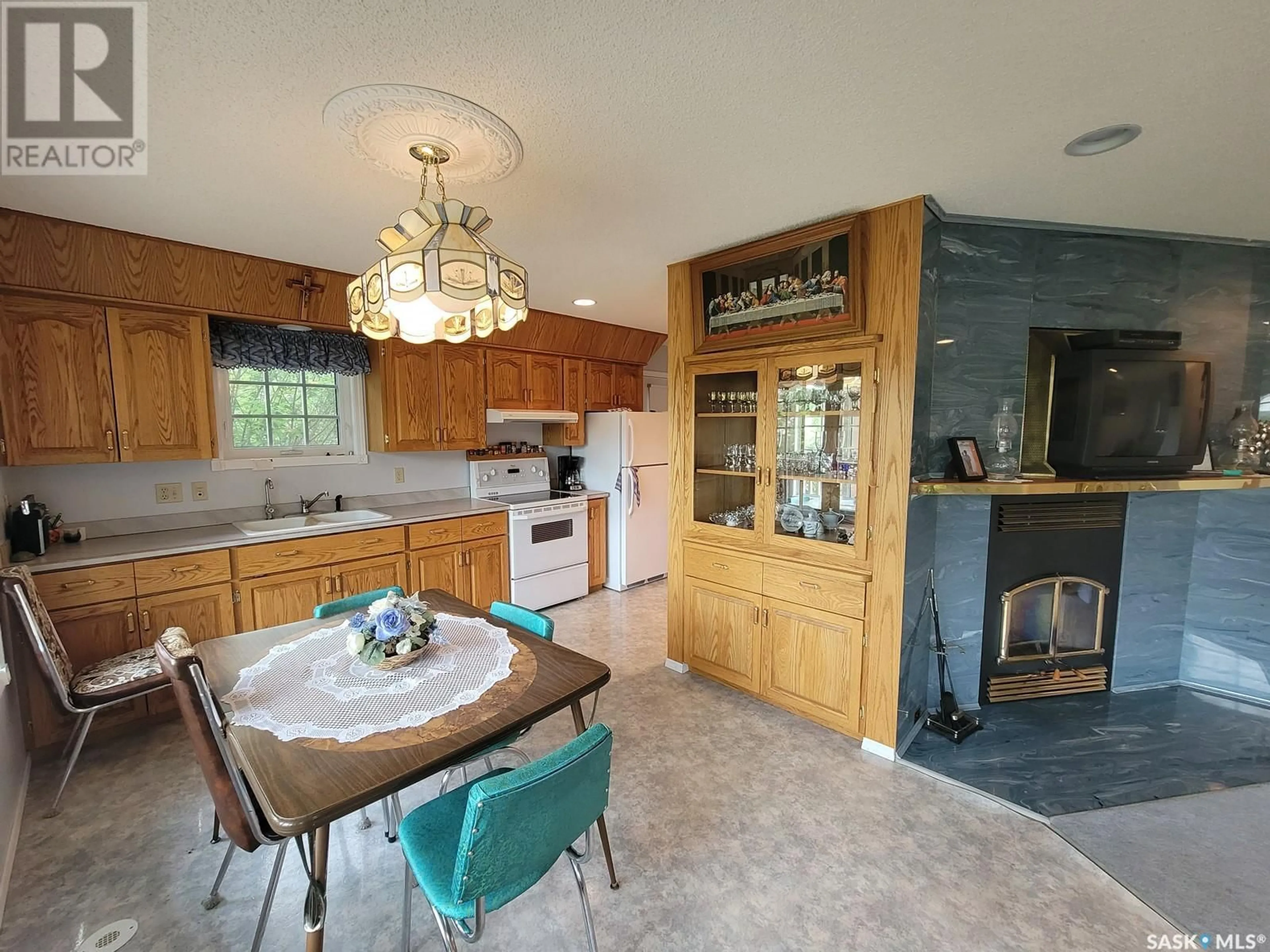 Open concept kitchen, ceramic/tile floor for 5 Christel CRESCENT, Lac Des Iles Saskatchewan S0M1A0