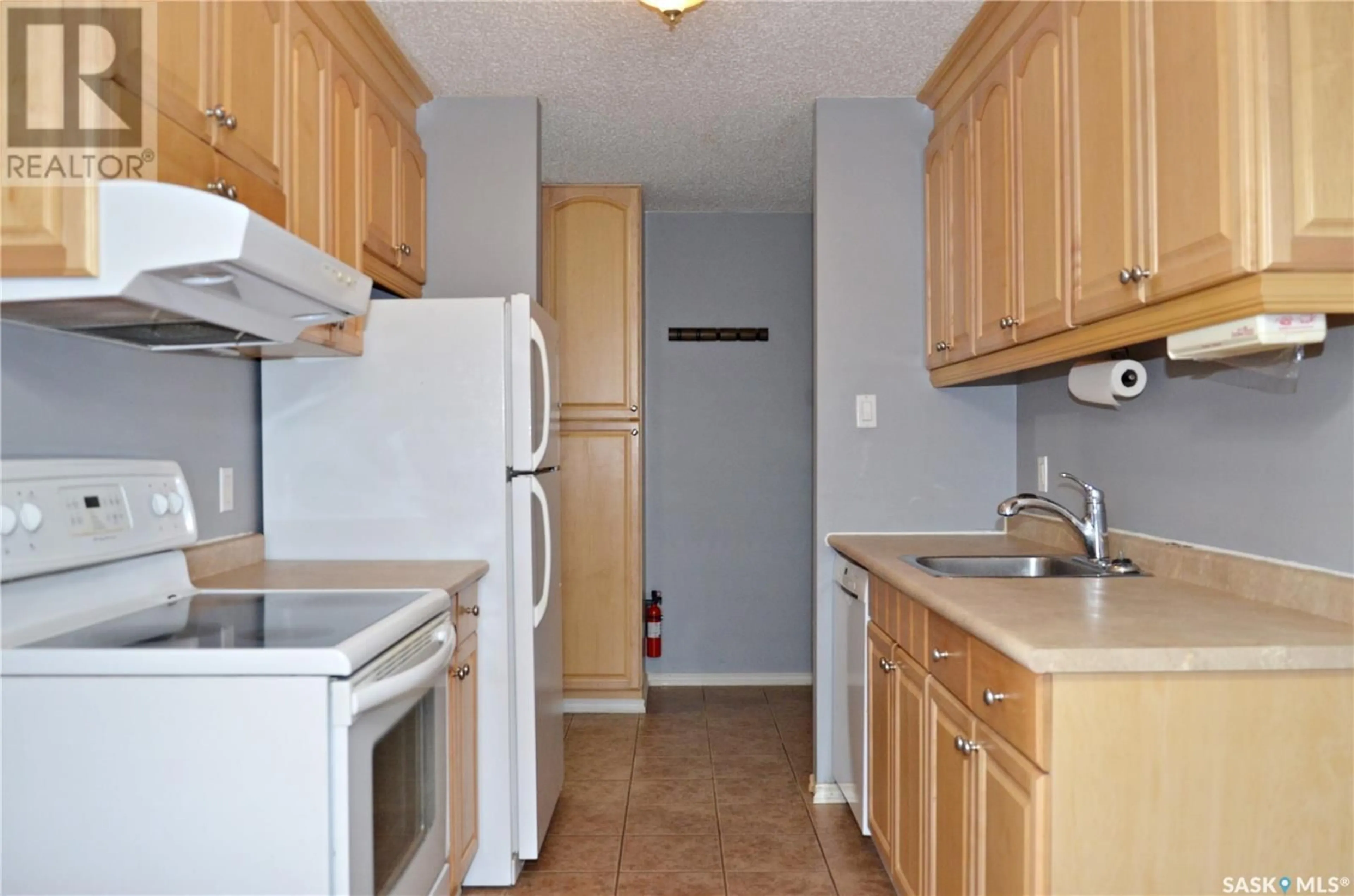 Standard kitchen, unknown for 317 3302 33rd STREET W, Saskatoon Saskatchewan S7L6S5