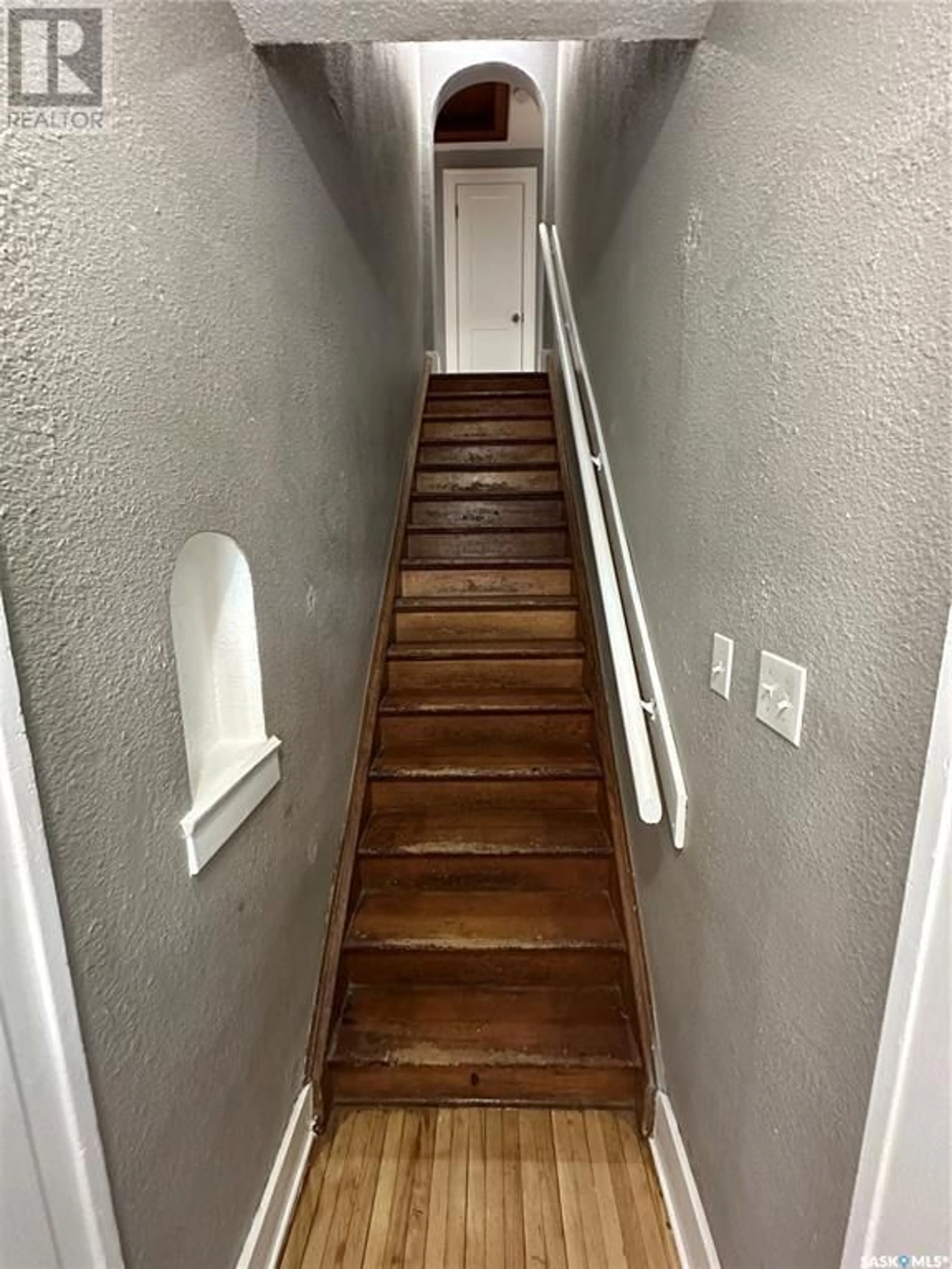 Stairs for 1811 ST JOHN STREET, Regina Saskatchewan S4P1S1
