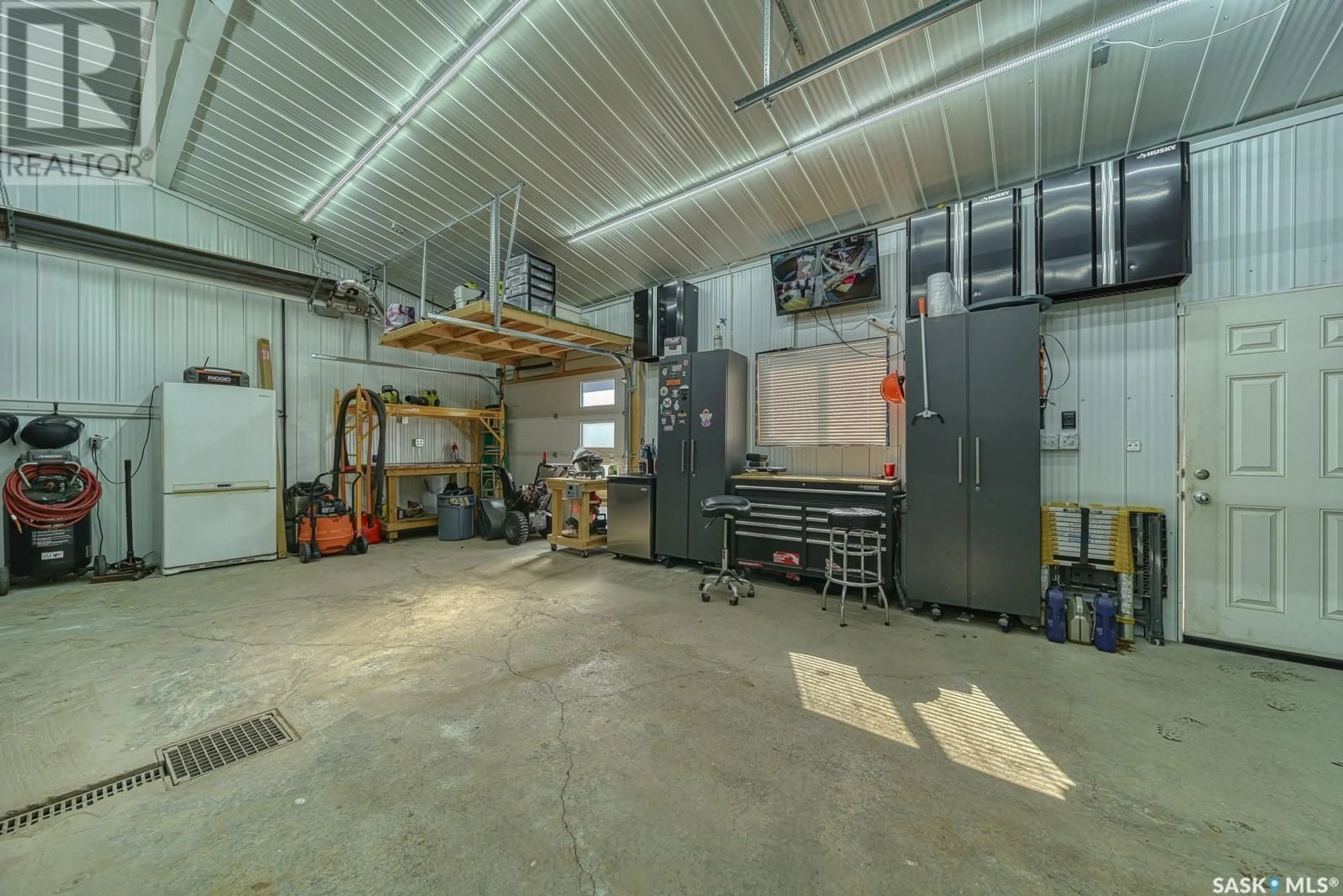 Indoor garage for 130 UPLAND DRIVE, Regina Saskatchewan S4R0C3