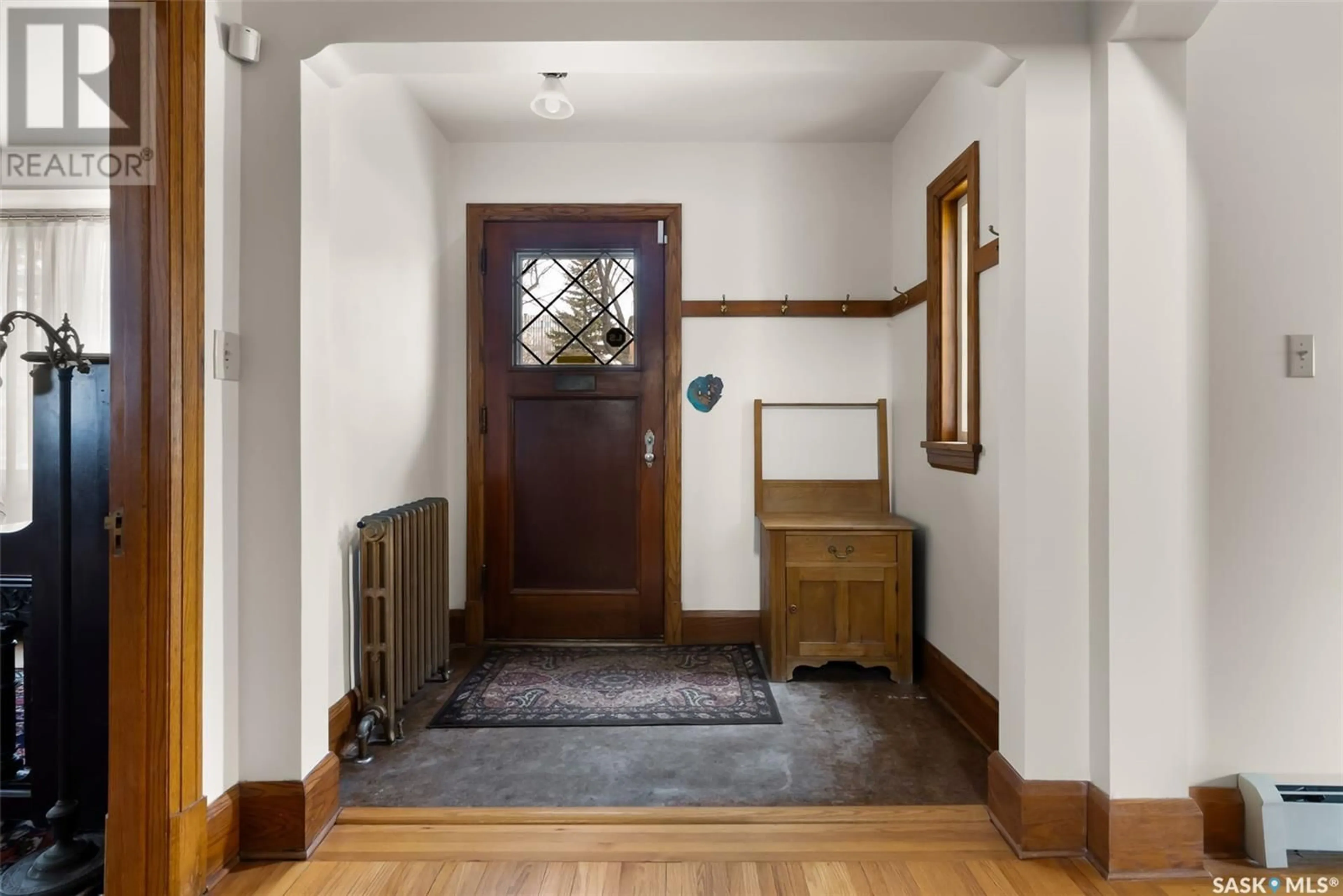 Indoor entryway for 2400 RETALLACK STREET, Regina Saskatchewan S4T2L1