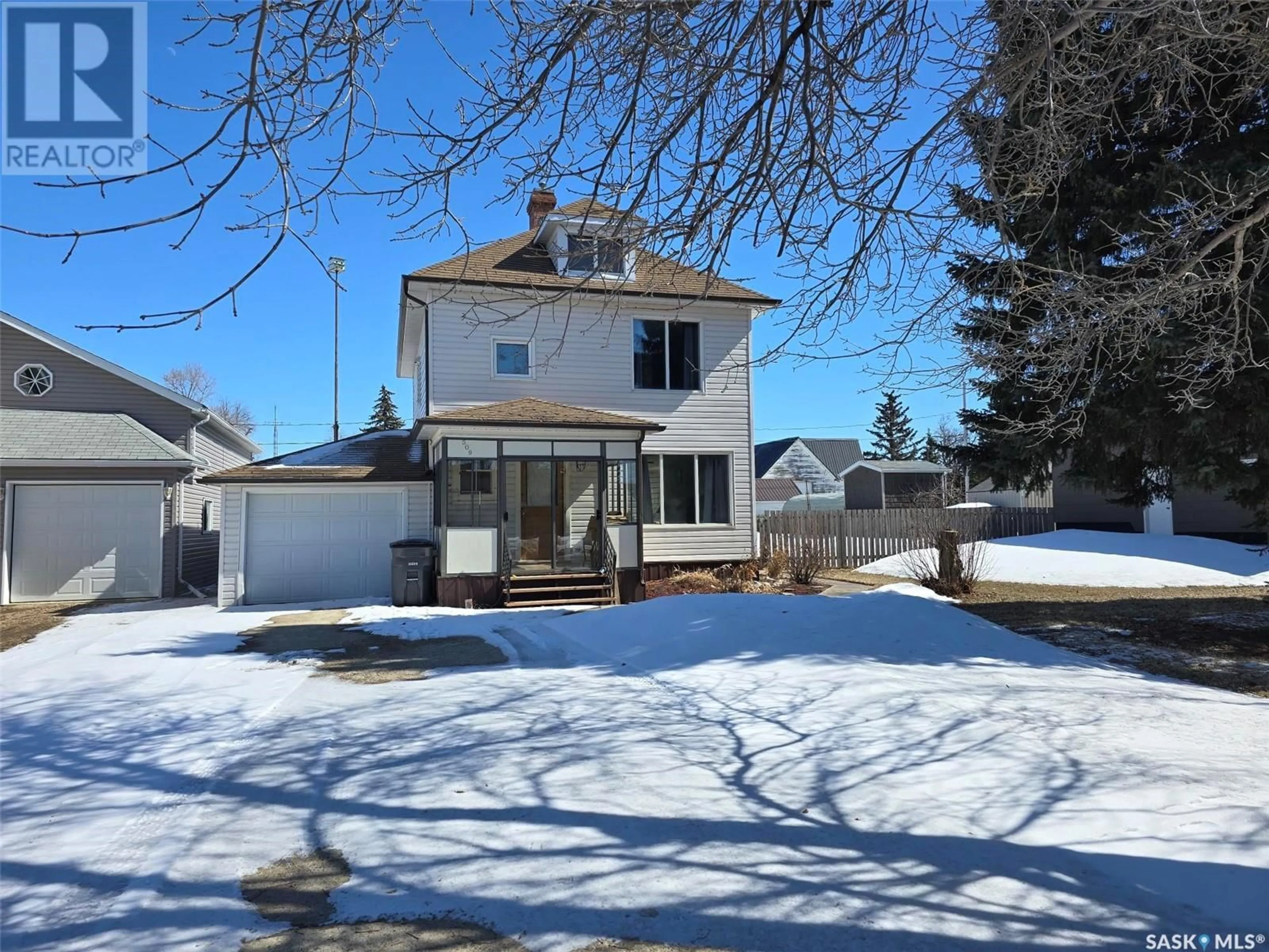 A pic from outside/outdoor area/front of a property/back of a property/a pic from drone, street for 509 PHEASANT STREET, Grenfell Saskatchewan S0G2B0