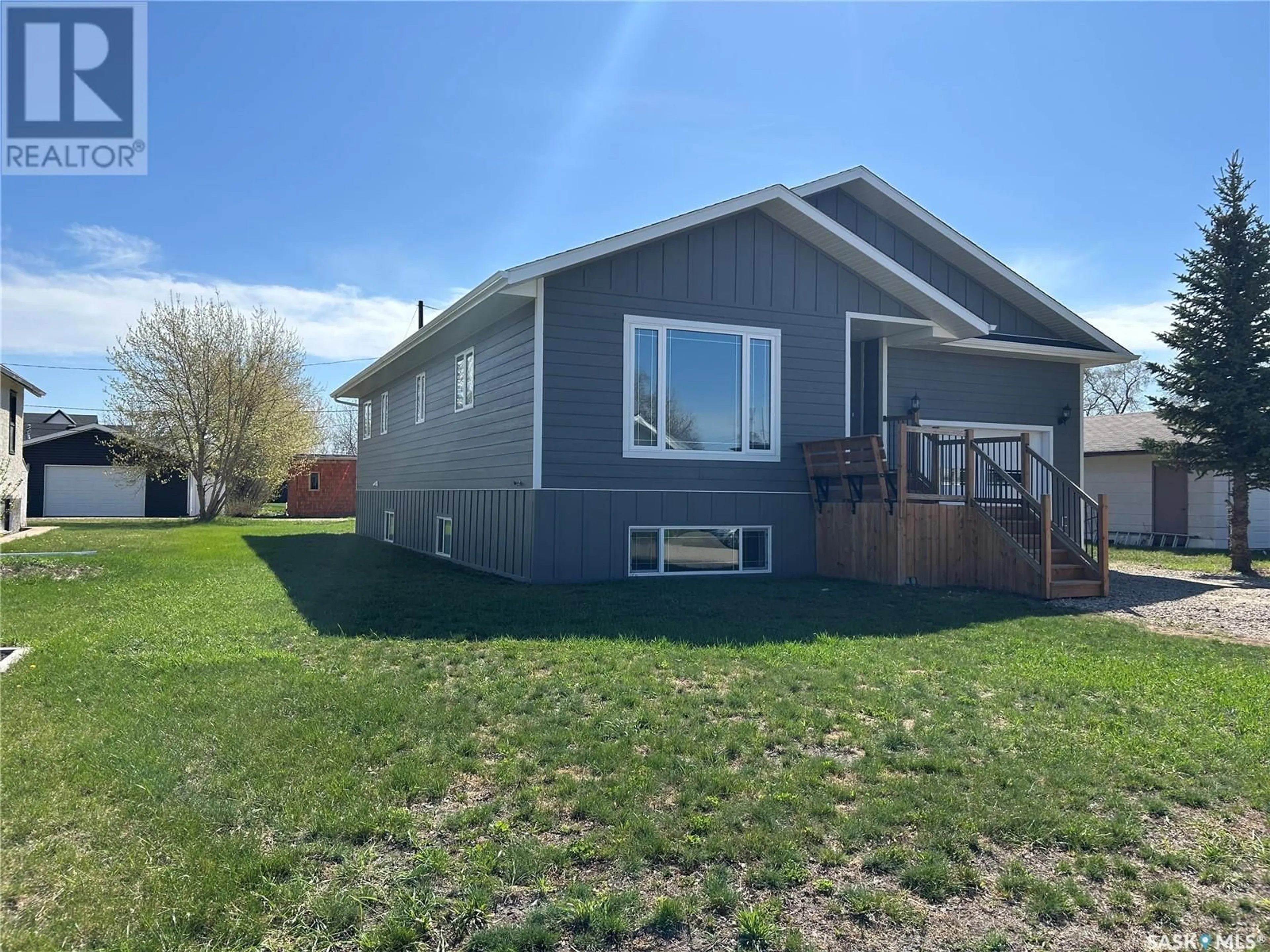 Home with vinyl exterior material, unknown for 2909 ALBERT STREET, Carrot River Saskatchewan S0E0L0