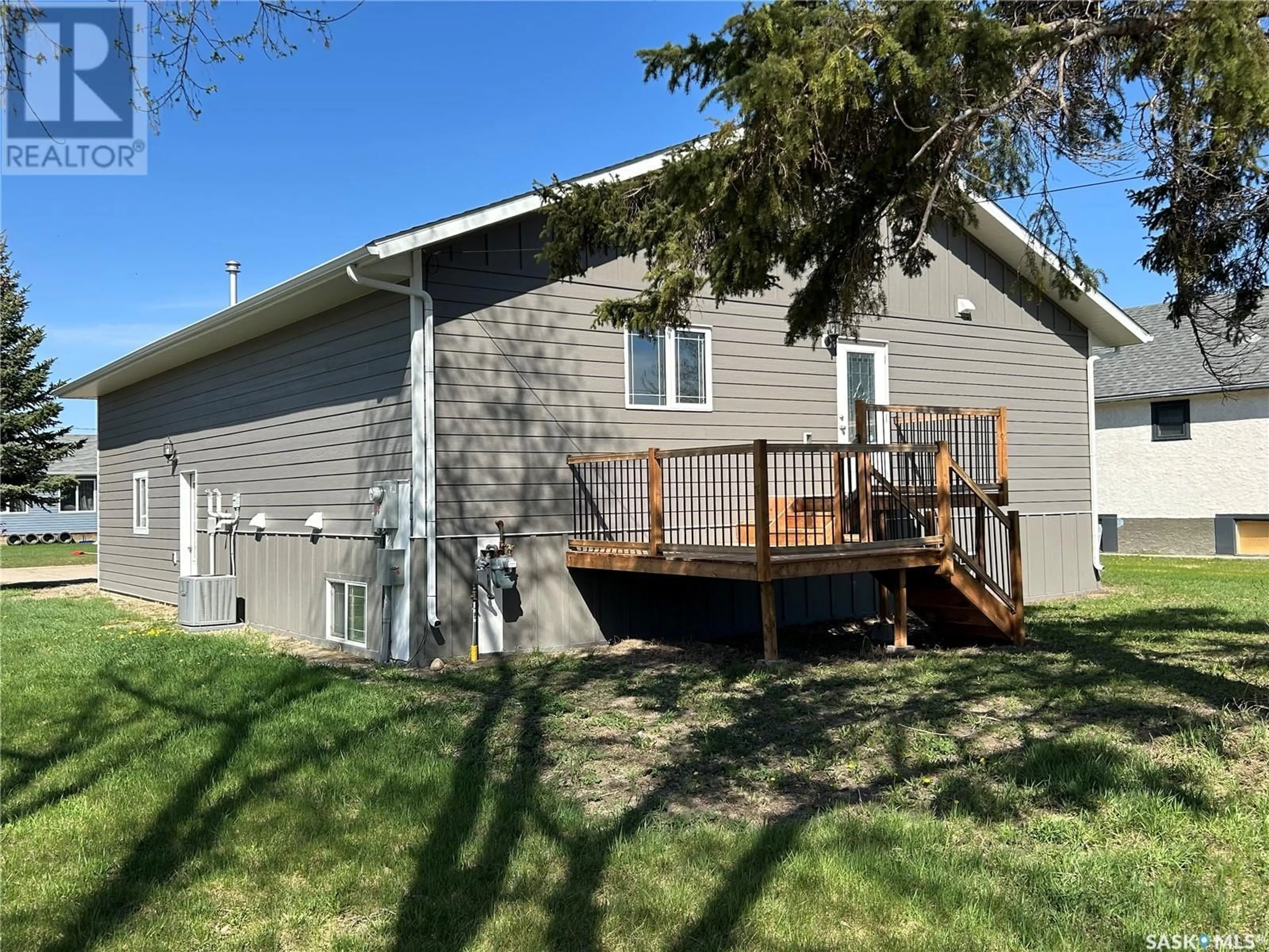 Home with vinyl exterior material, unknown for 2909 ALBERT STREET, Carrot River Saskatchewan S0E0L0