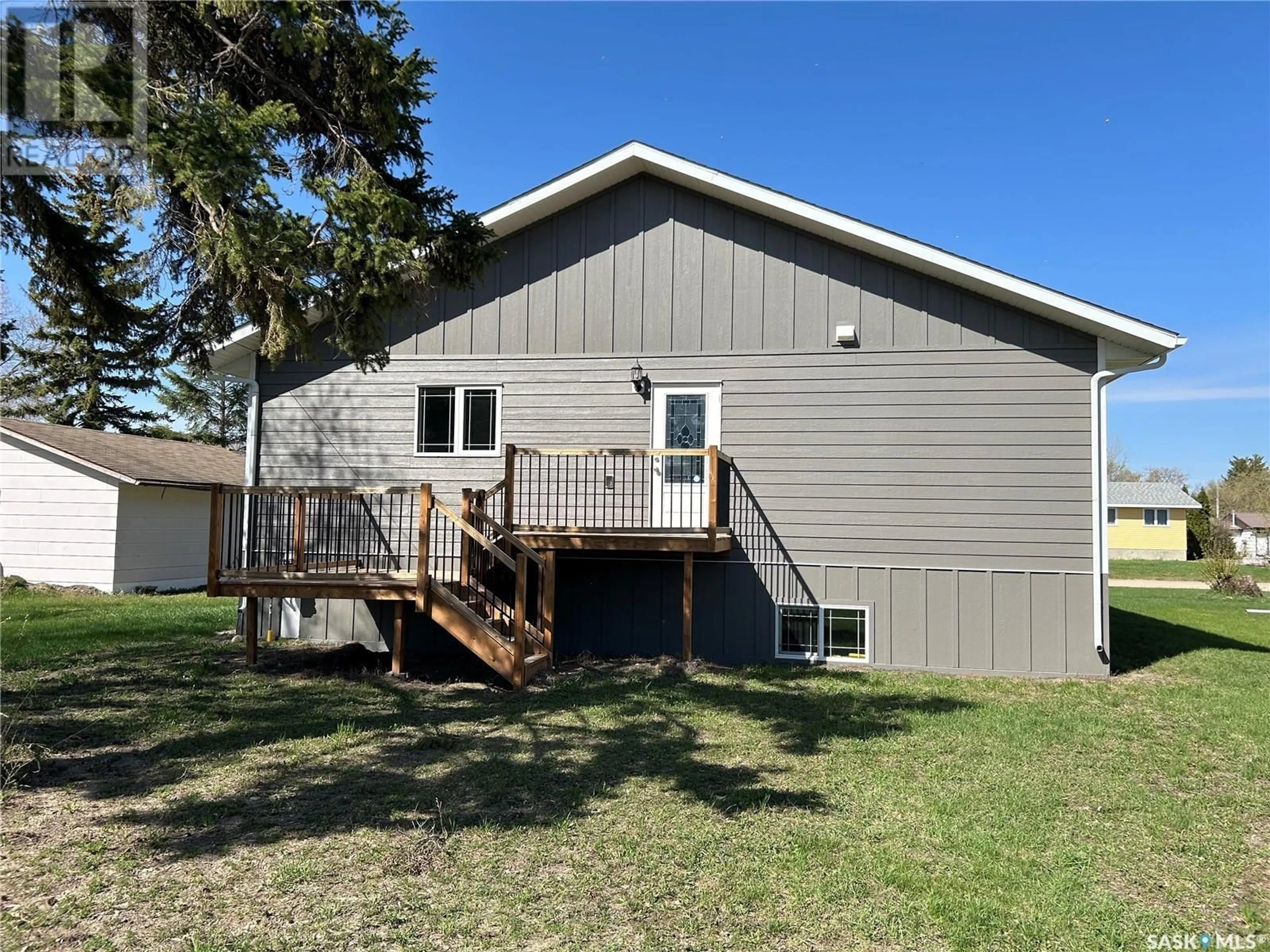 Home with vinyl exterior material, building for 2909 ALBERT STREET, Carrot River Saskatchewan S0E0L0