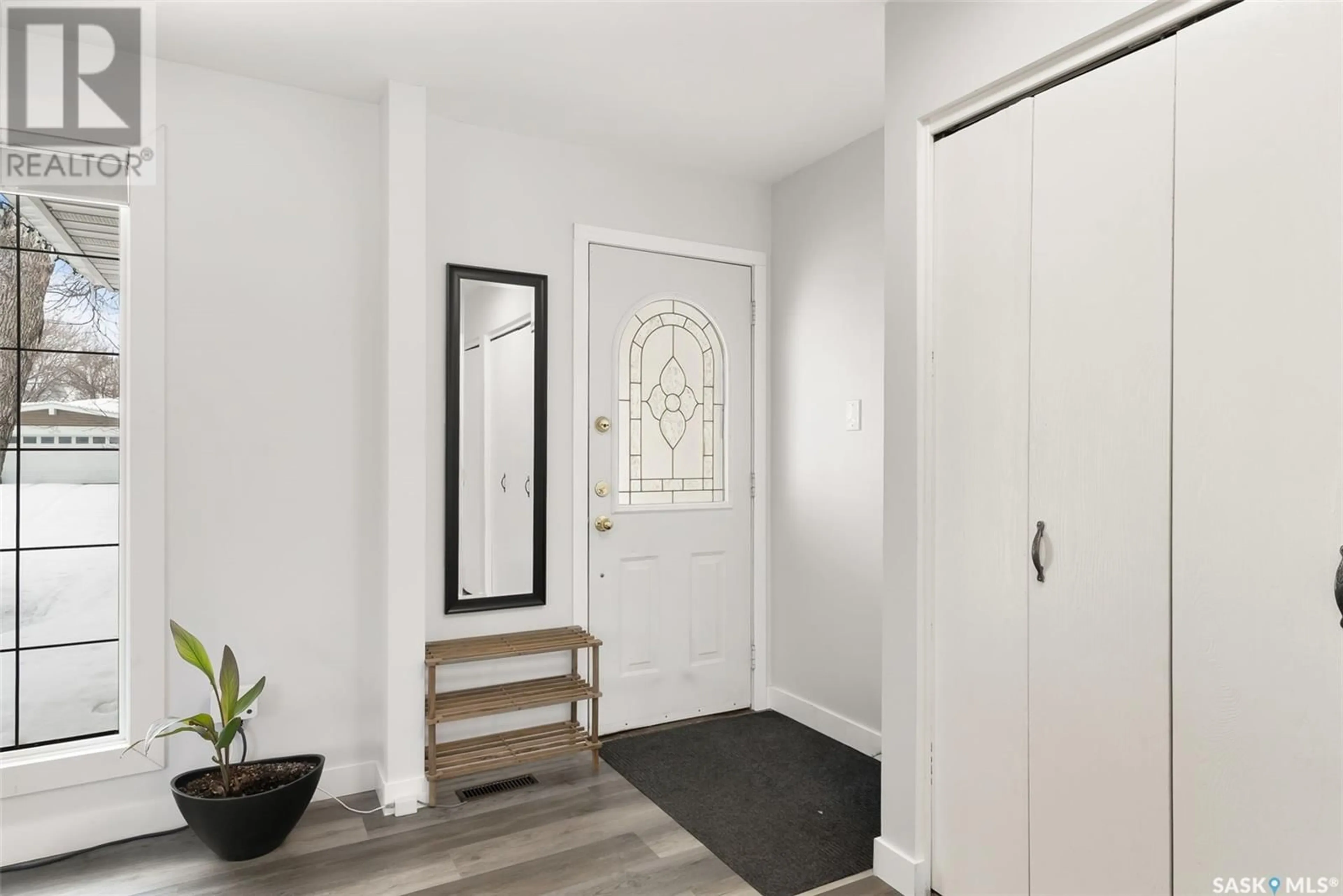 Indoor entryway for 35 SOMMERFELD DRIVE, Regina Saskatchewan S4V0C6