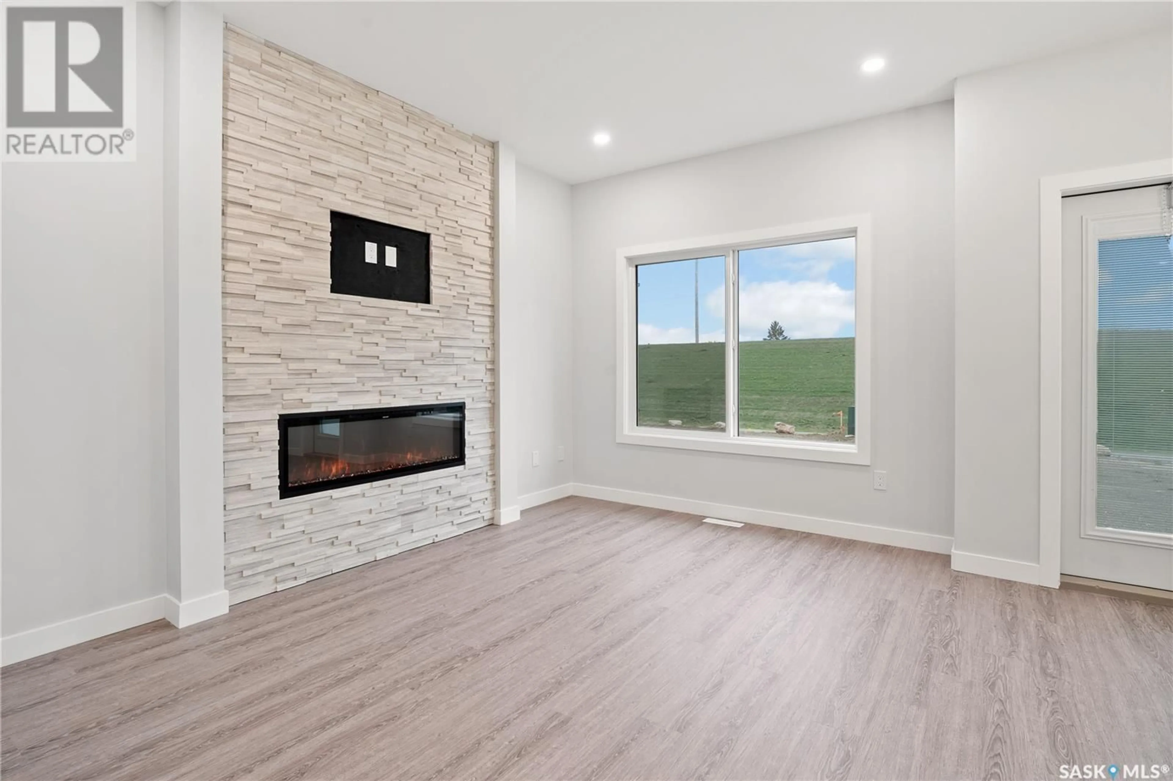 A pic of a room for 447 DORAN CRESCENT, Saskatoon Saskatchewan S7V1W2
