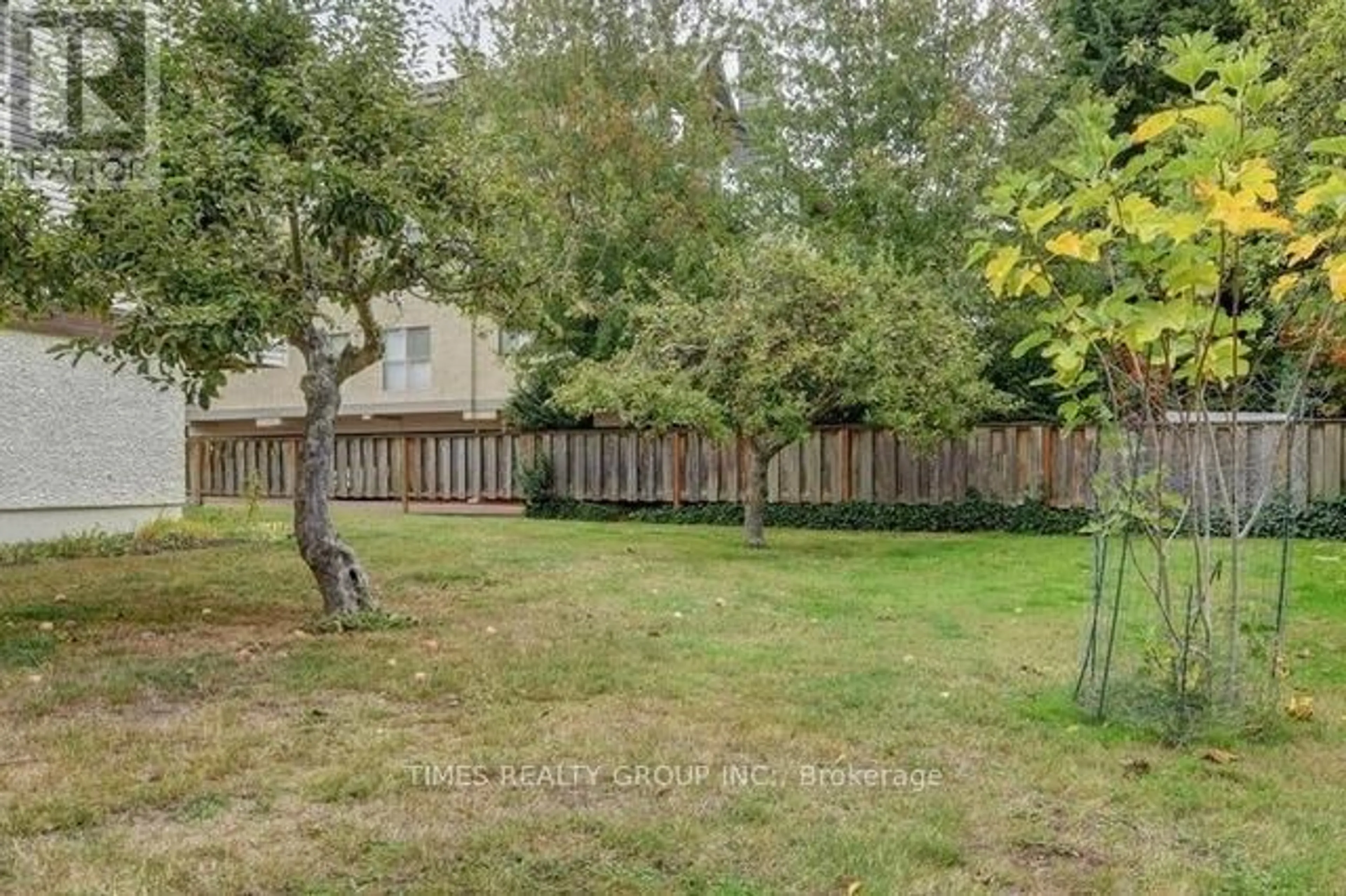 Fenced yard for 302 - 1571 MORTIMER STREET, Victoria British Columbia V8P3A7