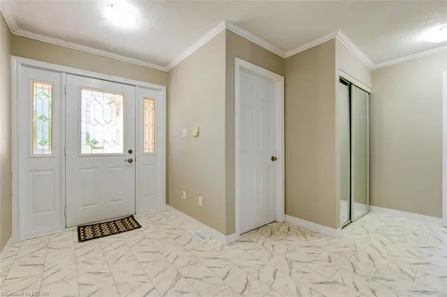 47 EULA WHITE Cres, London 4