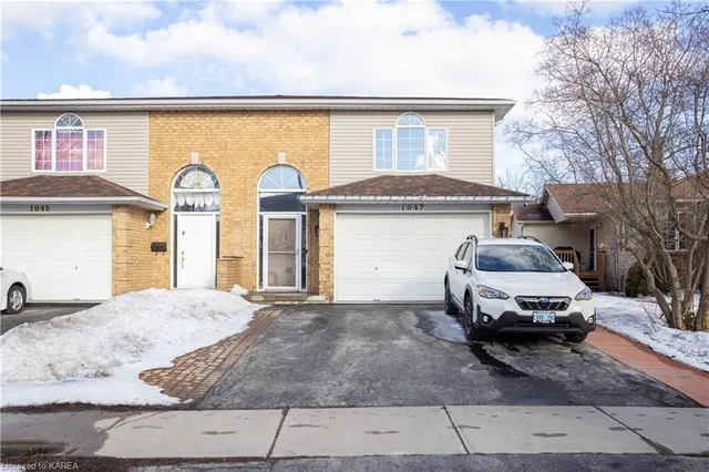 1047 WATERBURY Cres, Kingston 2