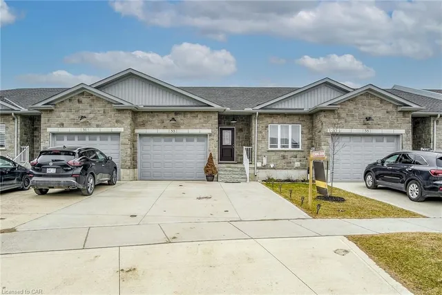 53 FORBES Cres, Listowel 2