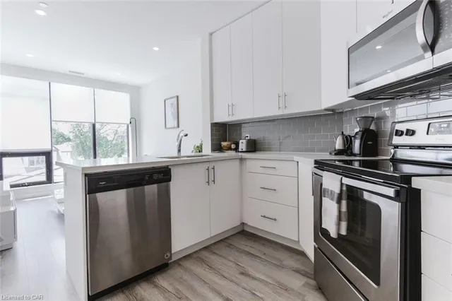 690 KING St #302, Kitchener 3