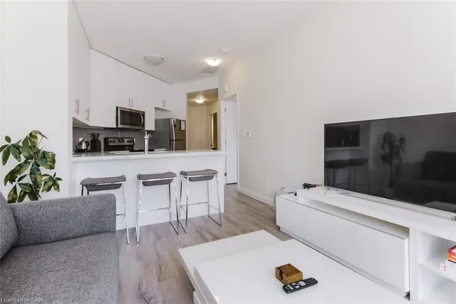690 KING St #302, Kitchener 4