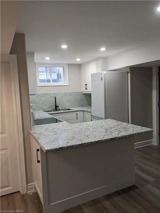 41 CLARK St #BSMT, Collingwood 4
