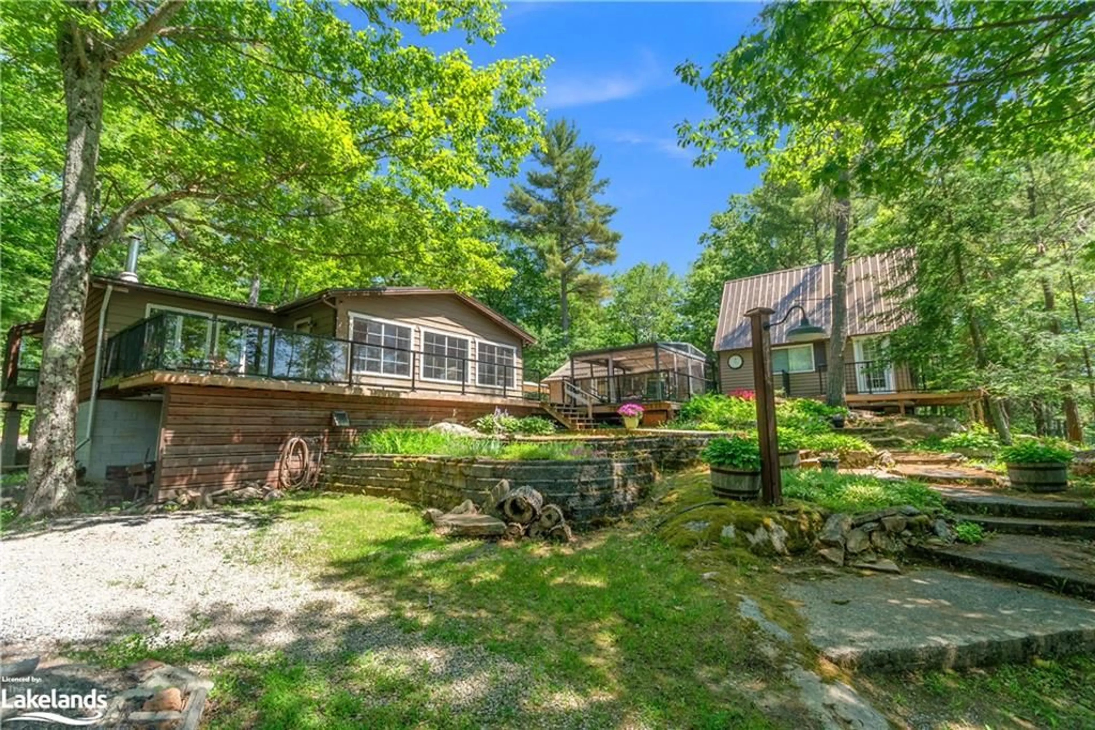 Cottage for 38 Sr405 Severn River Shore, Muskoka Lakes Twp Ontario L0K 1E0