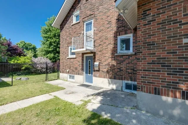 126 Wellington Ave, Delhi 4