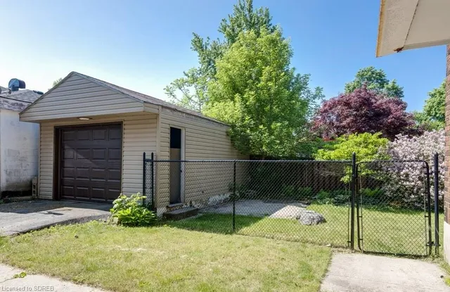 126 Wellington Ave, Delhi 5