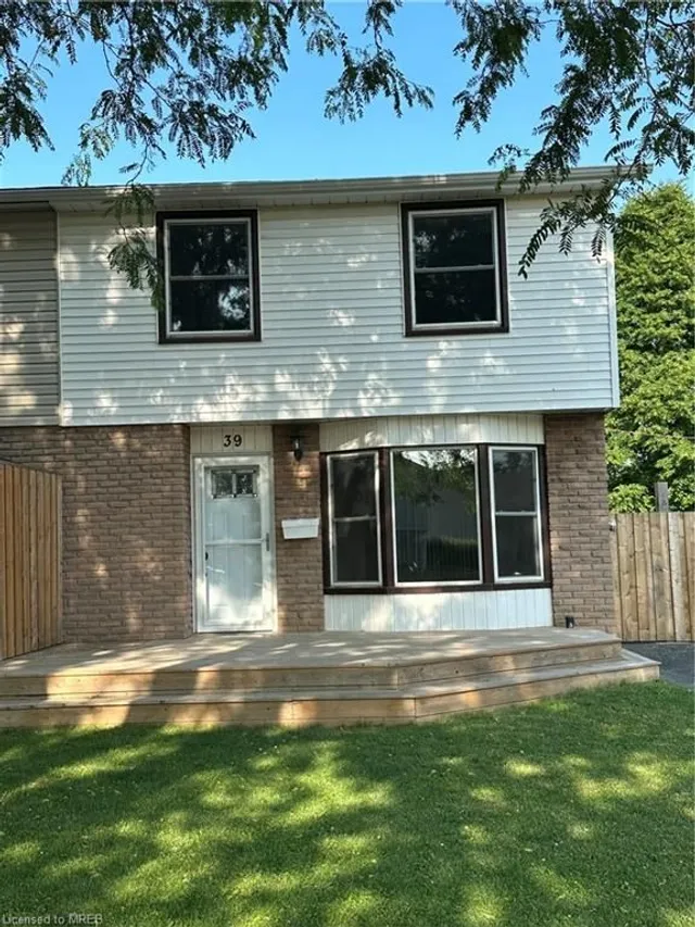 39 Barry St, St. Catharines 2