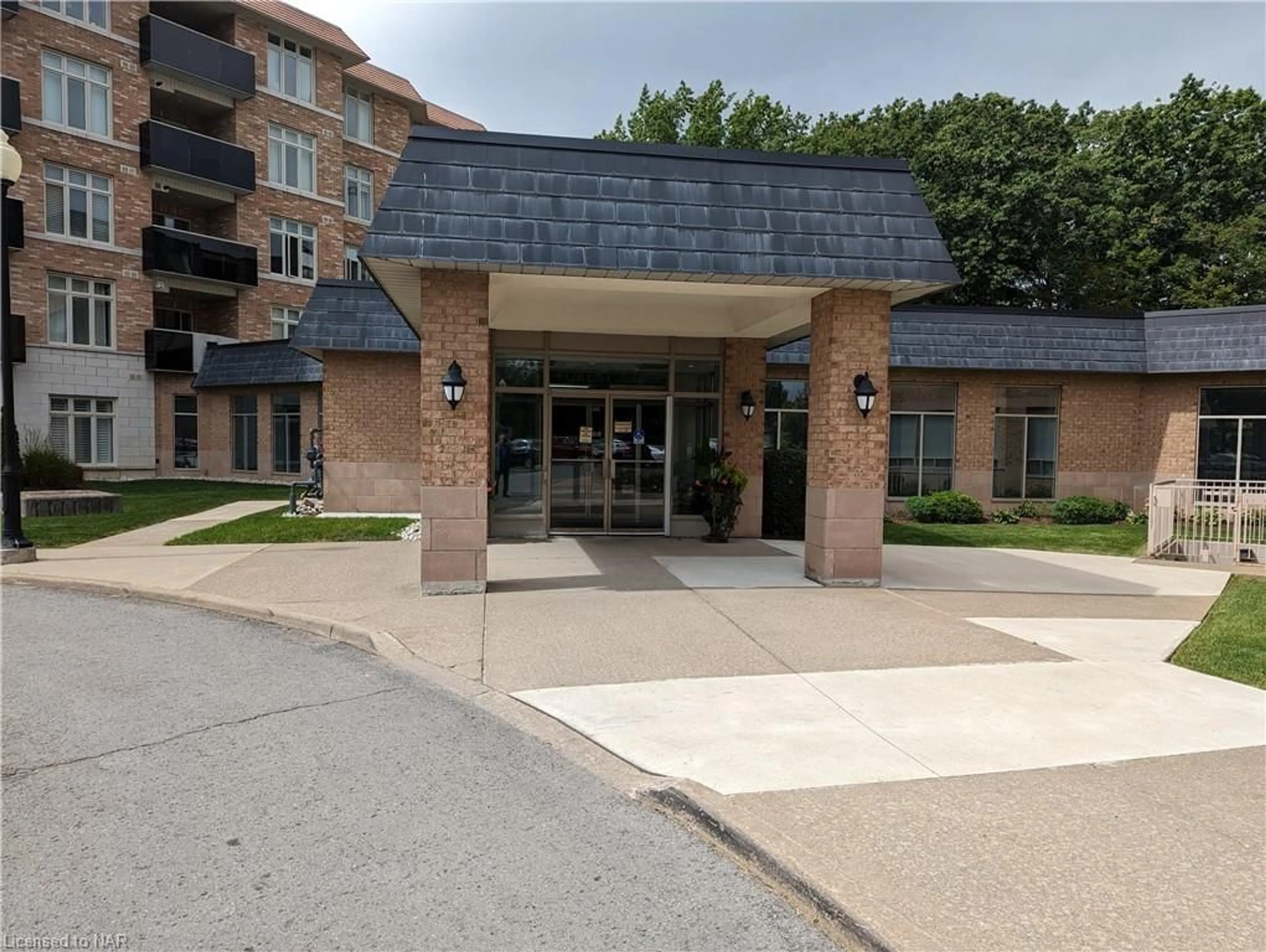 A pic from exterior of the house or condo for 8111 Forest Glen Dr #525, Niagara Falls Ontario L2H 2Y7
