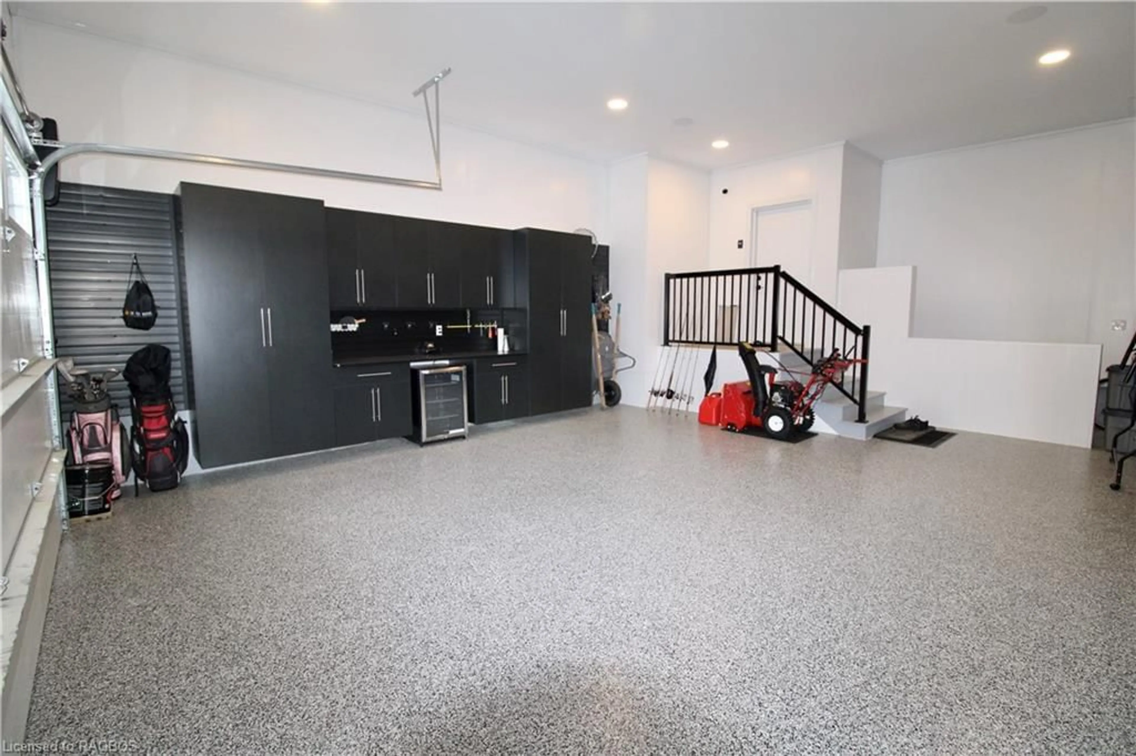 Indoor garage for 112 Jackson St, Durham Ontario N0G 1R0