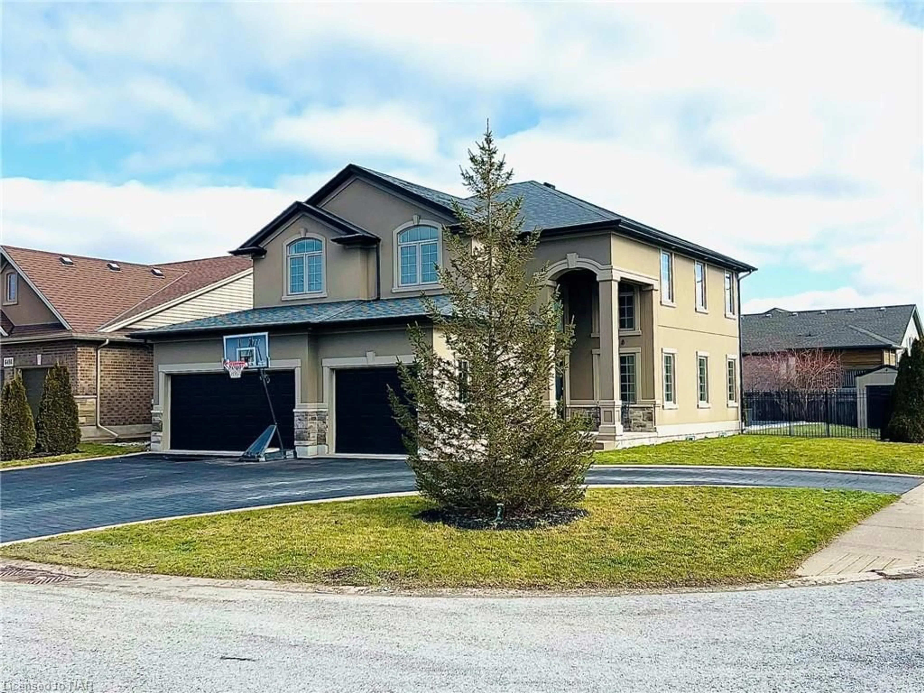 Frontside or backside of a home for 6498 Christopher Crescent Cres, Niagara Falls Ontario L2H 0B3