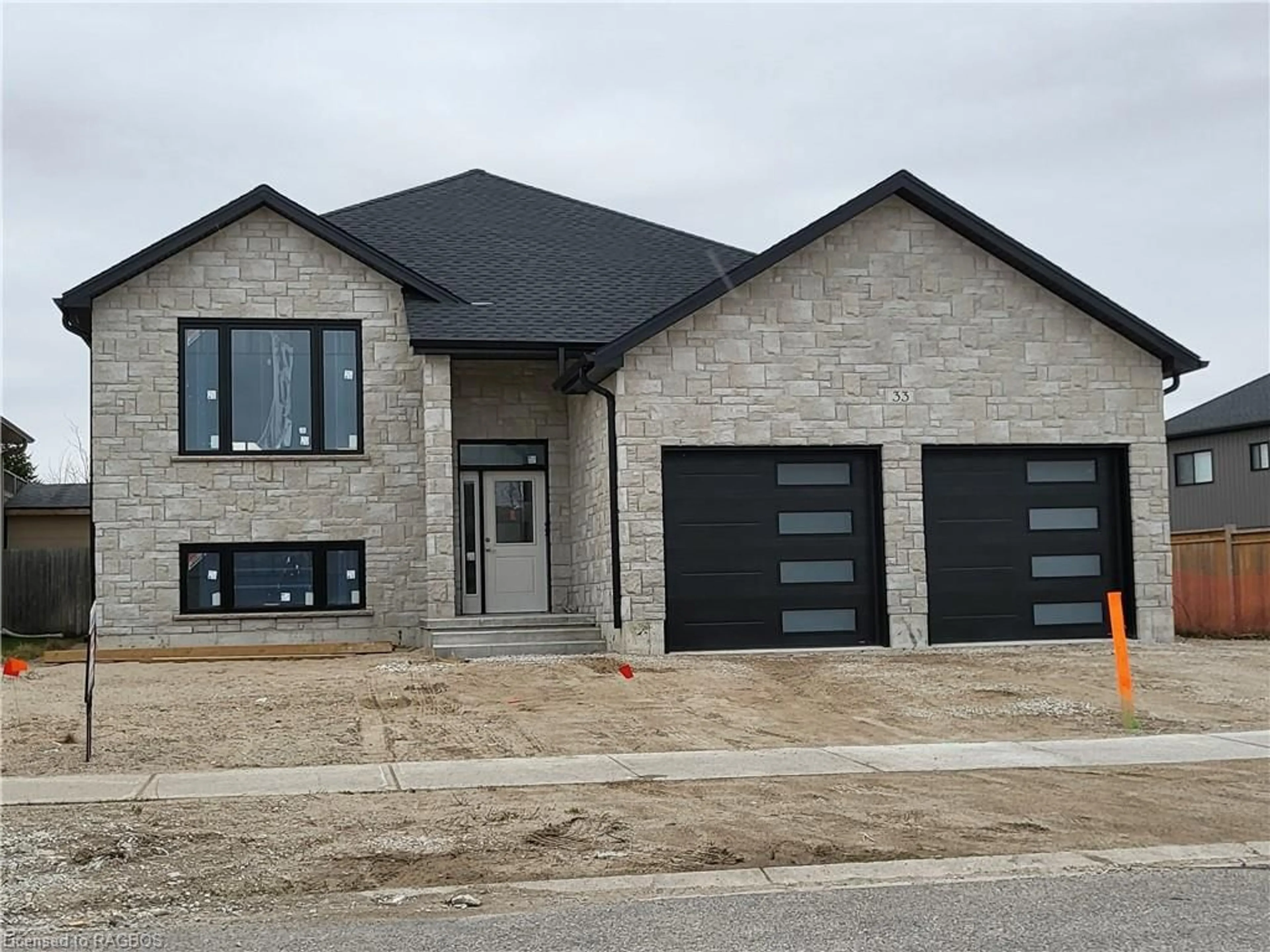 Home with brick exterior material for 33 Lakefield Dr, Kincardine Ontario N2Z 0C9