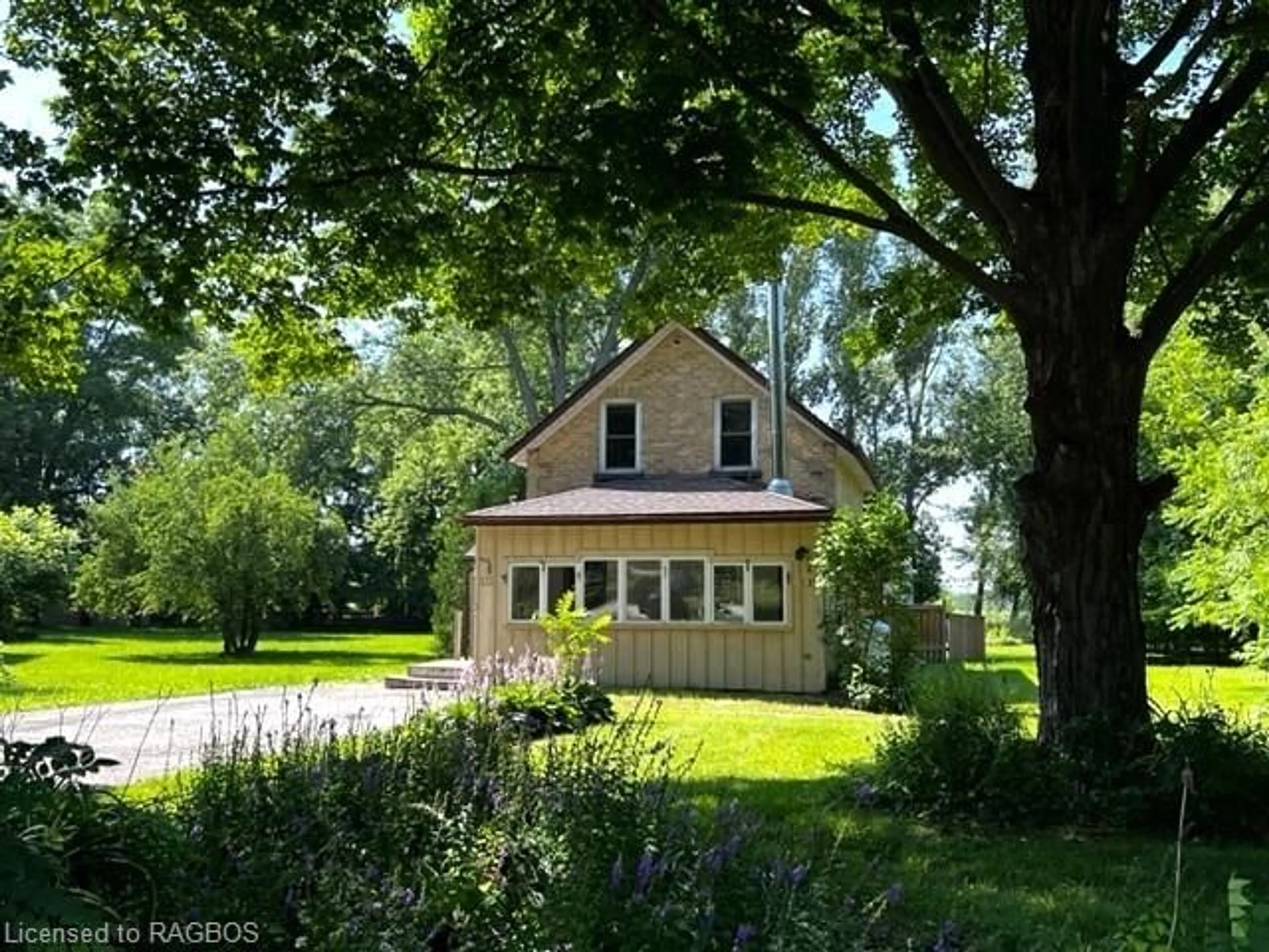 Cottage for 131 King St, Tiverton Ontario N0G 2T0