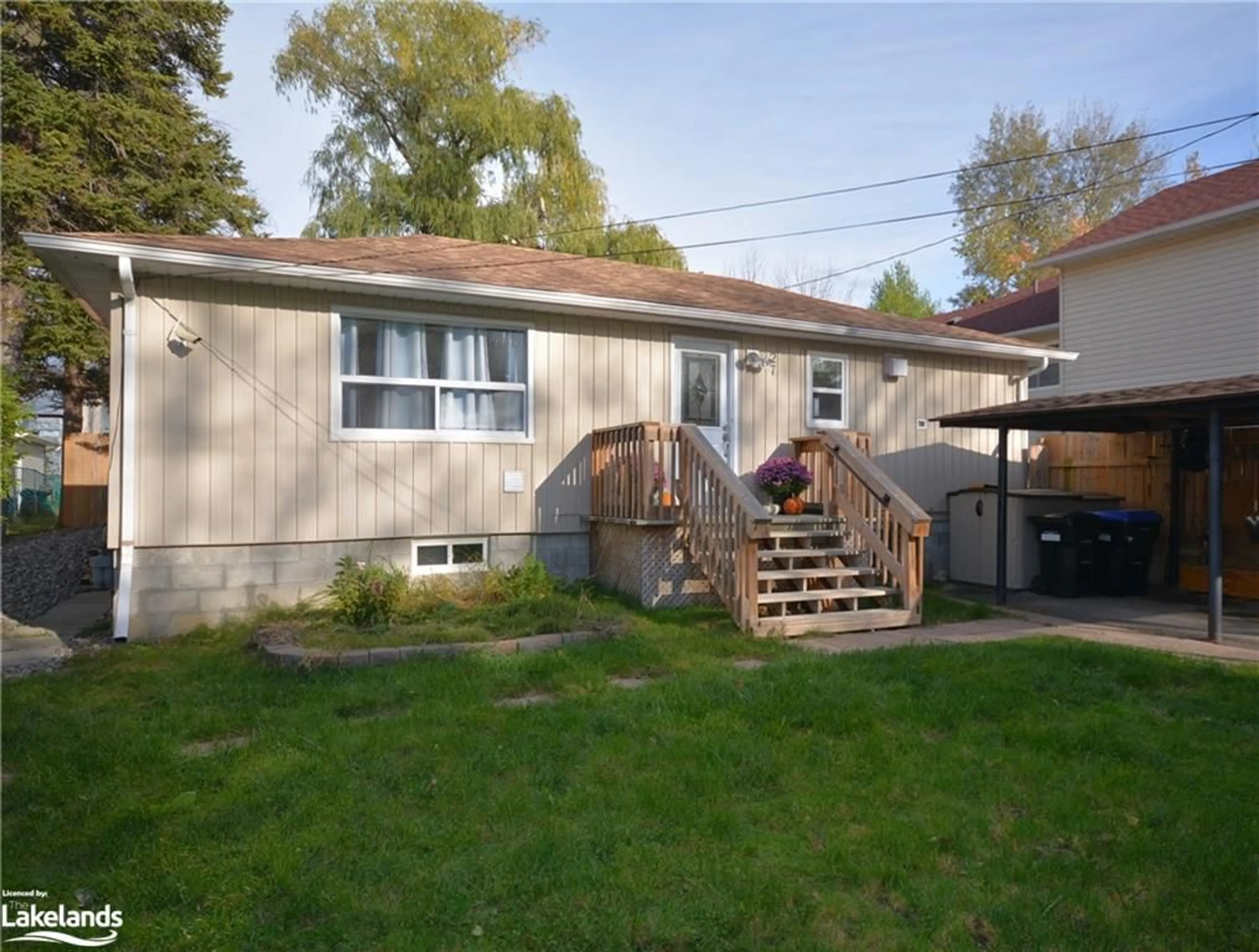 Frontside or backside of a home for 27 47th St, Wasaga Beach Ontario L9Z 1Y6