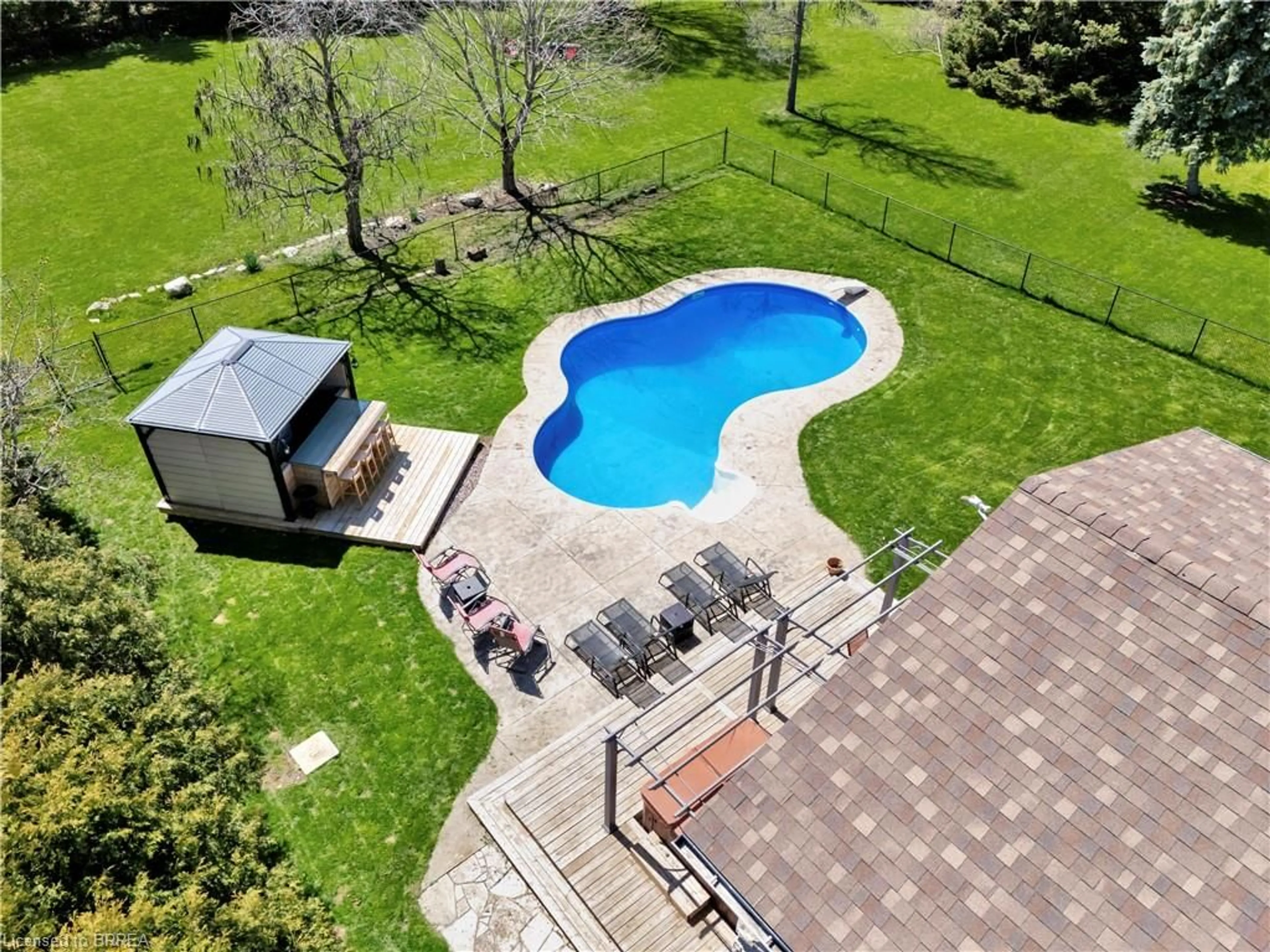 Indoor or outdoor pool for 52 Cuthbertson St, Bright Ontario N0J 1B0