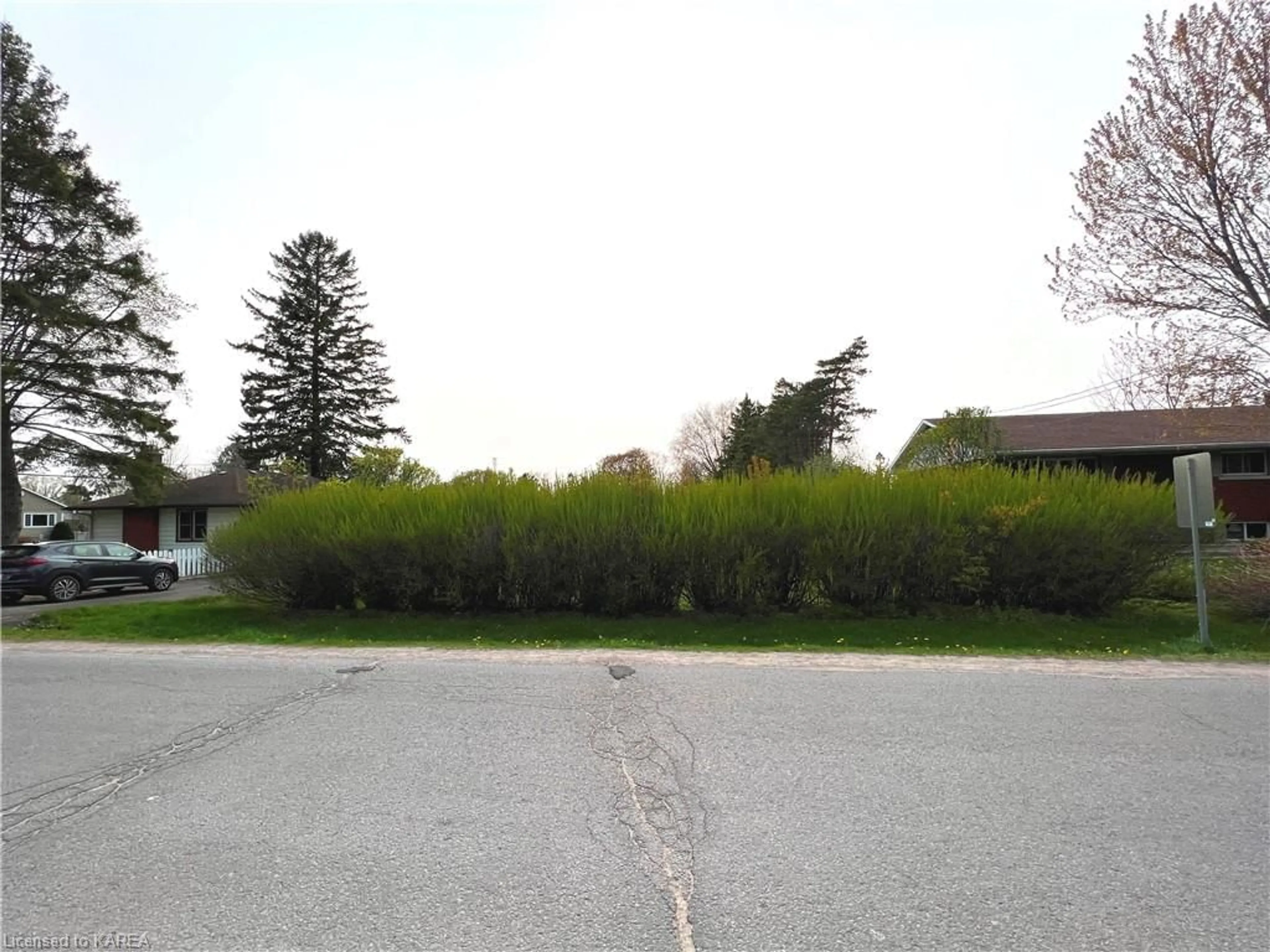 A view of a street for 53 Lakeview Ave, Kingston Ontario K7M 3T4