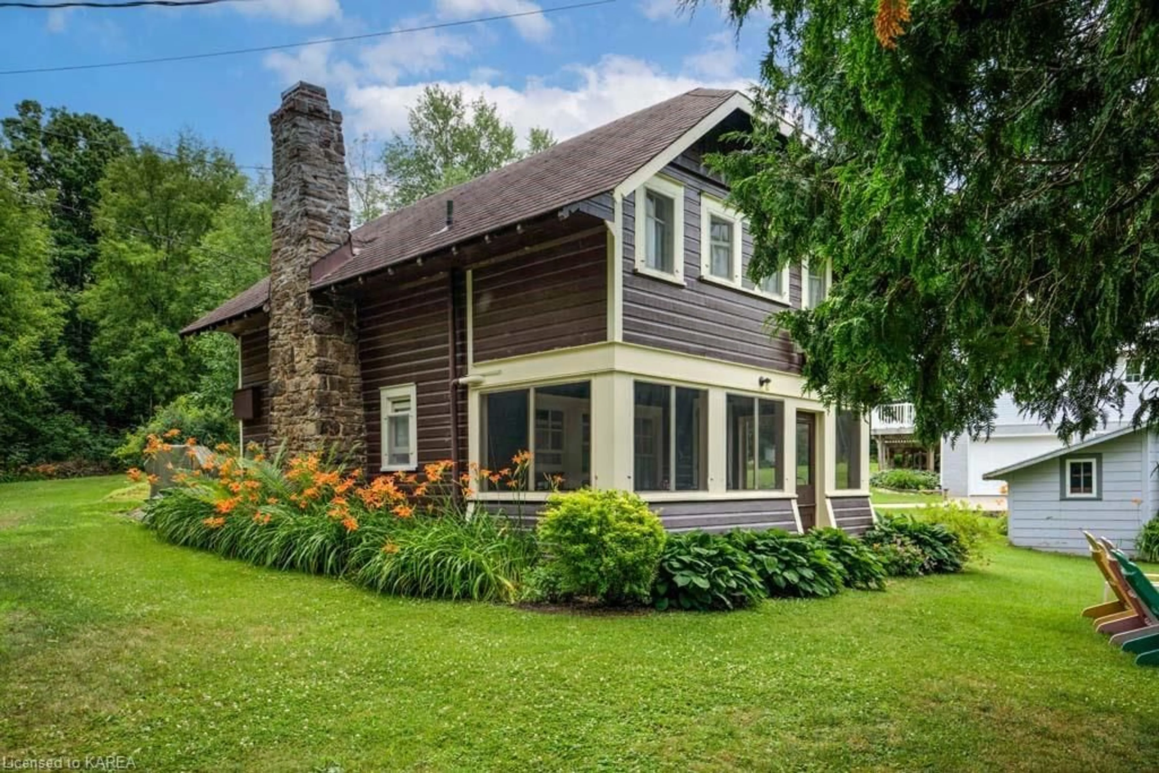 Cottage for 4 William St, Delta Ontario K0E 1G0