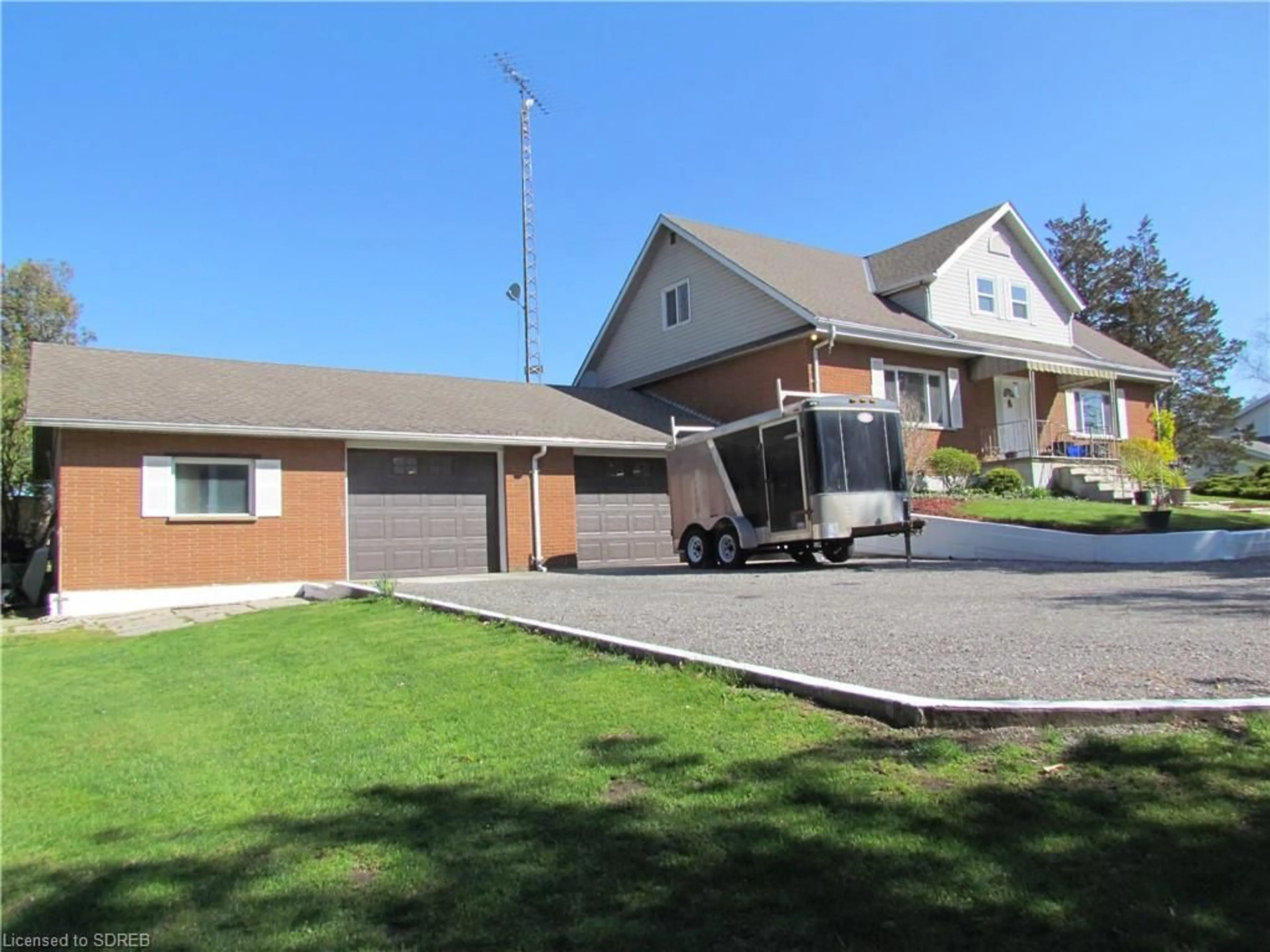 Outside view for 945 Mid Nwal Townline Rd, Norfolk County Ontario N0J 1E0