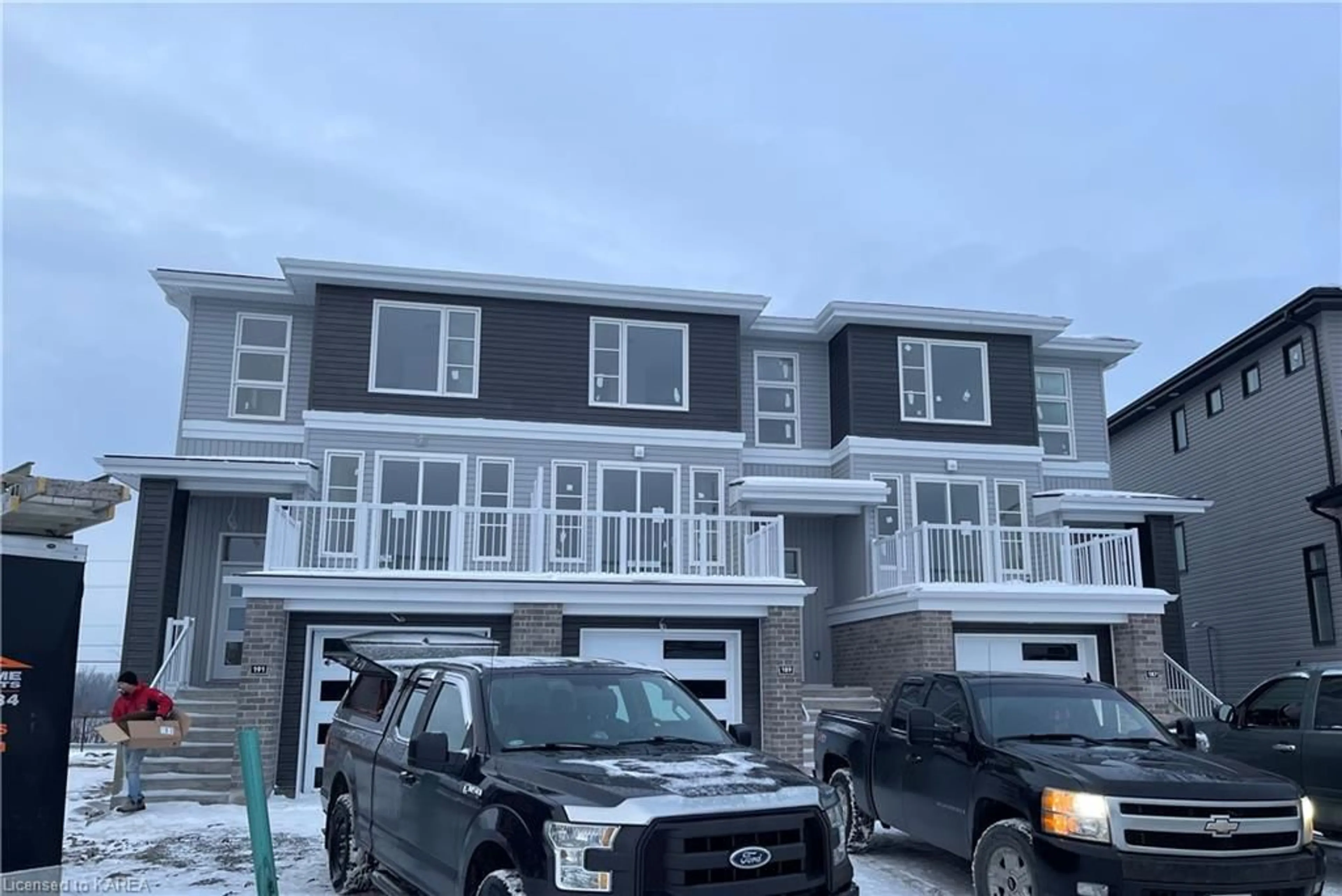 A pic from exterior of the house or condo for 189 Superior Dr, Amherstview Ontario K7N 0E8