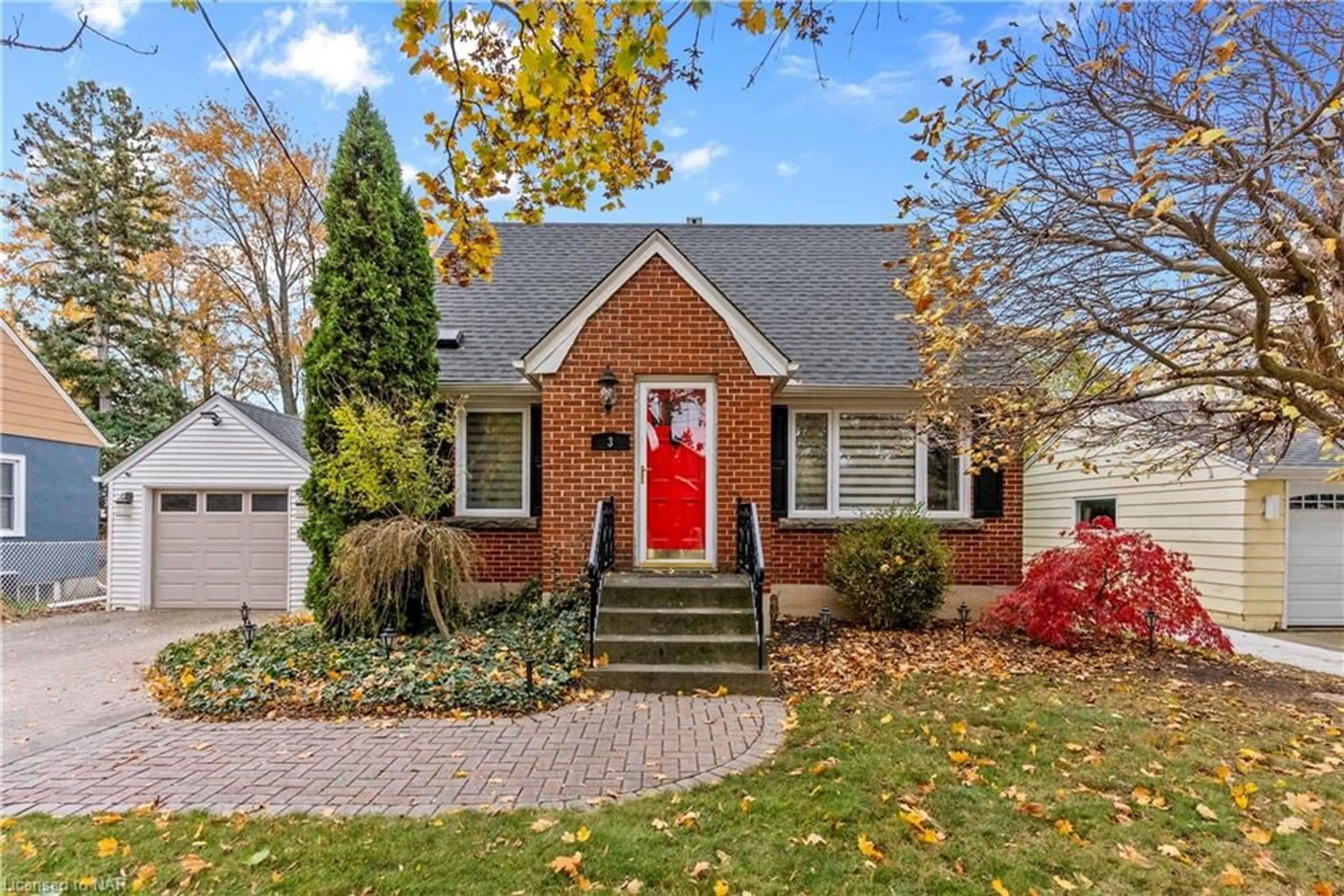 Home with brick exterior material for 3 Maplewood Dr, St. Catharines Ontario L2M 3N9