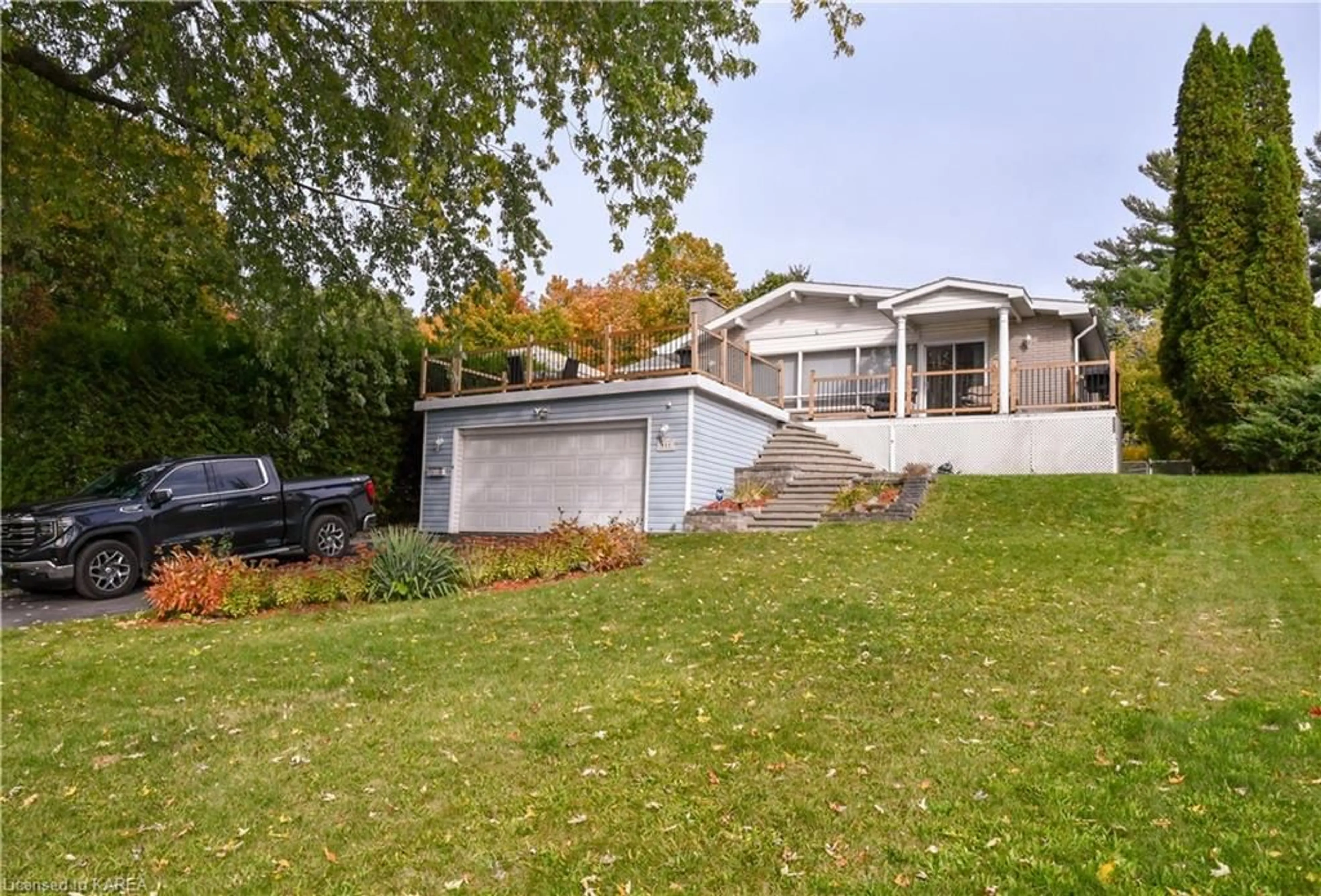 Frontside or backside of a home for 652 Old Hillview Rd, Kingston Ontario K7M 5C6