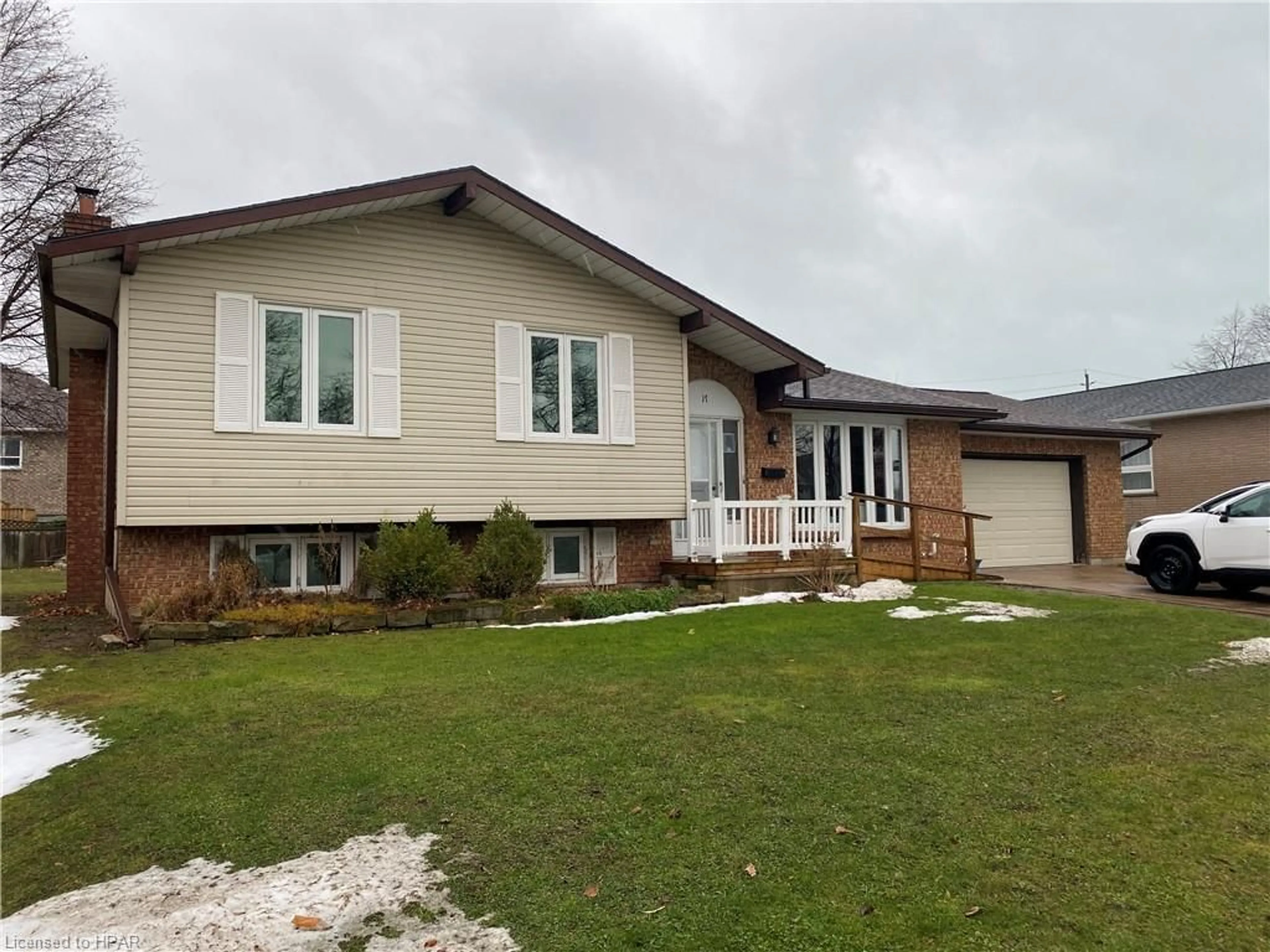 Frontside or backside of a home for 17 Suncoast Dr, Goderich Ontario N7A 4H1