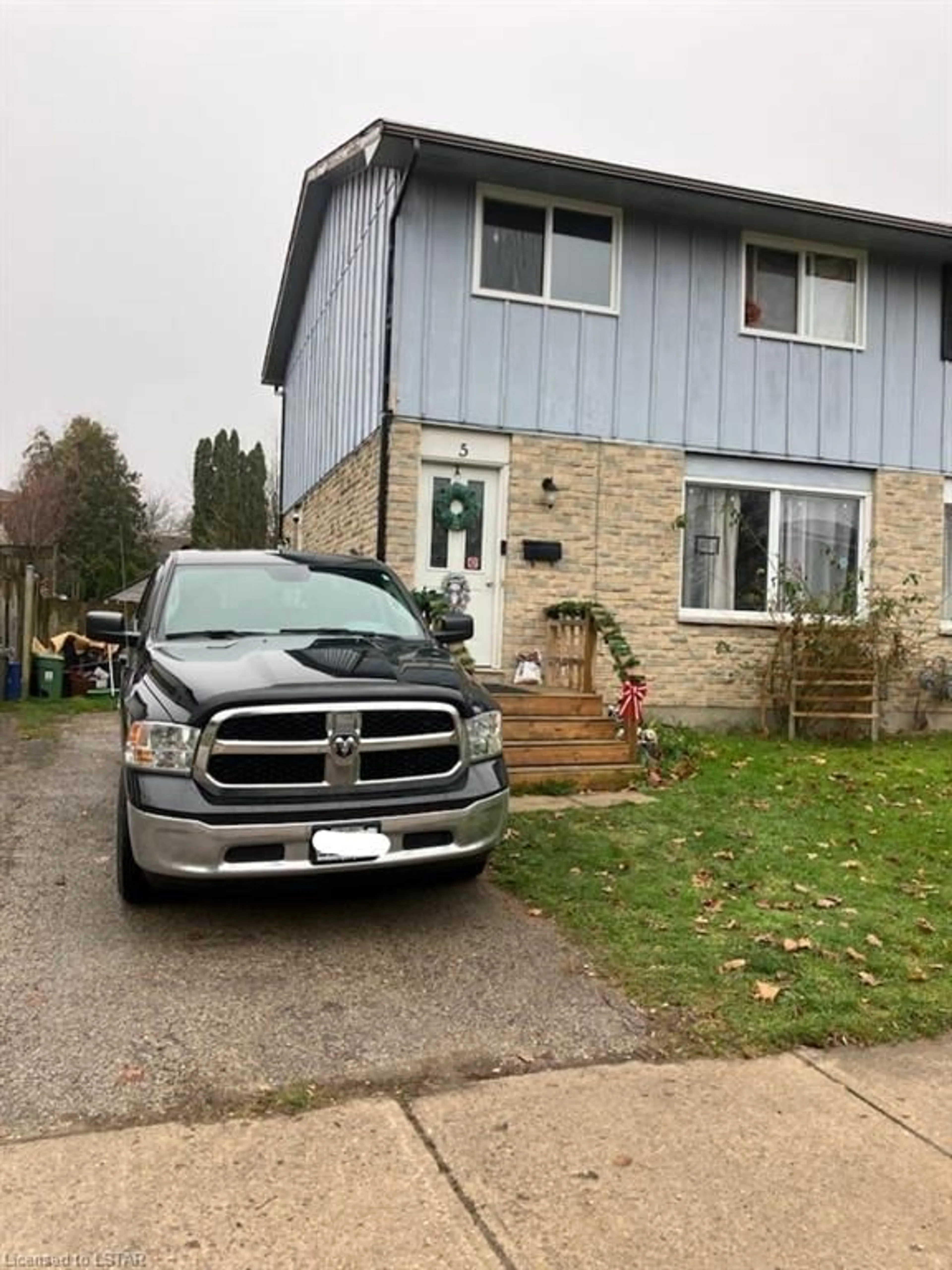 Frontside or backside of a home for 5 Denlaw Rd, London Ontario N6G 3L3