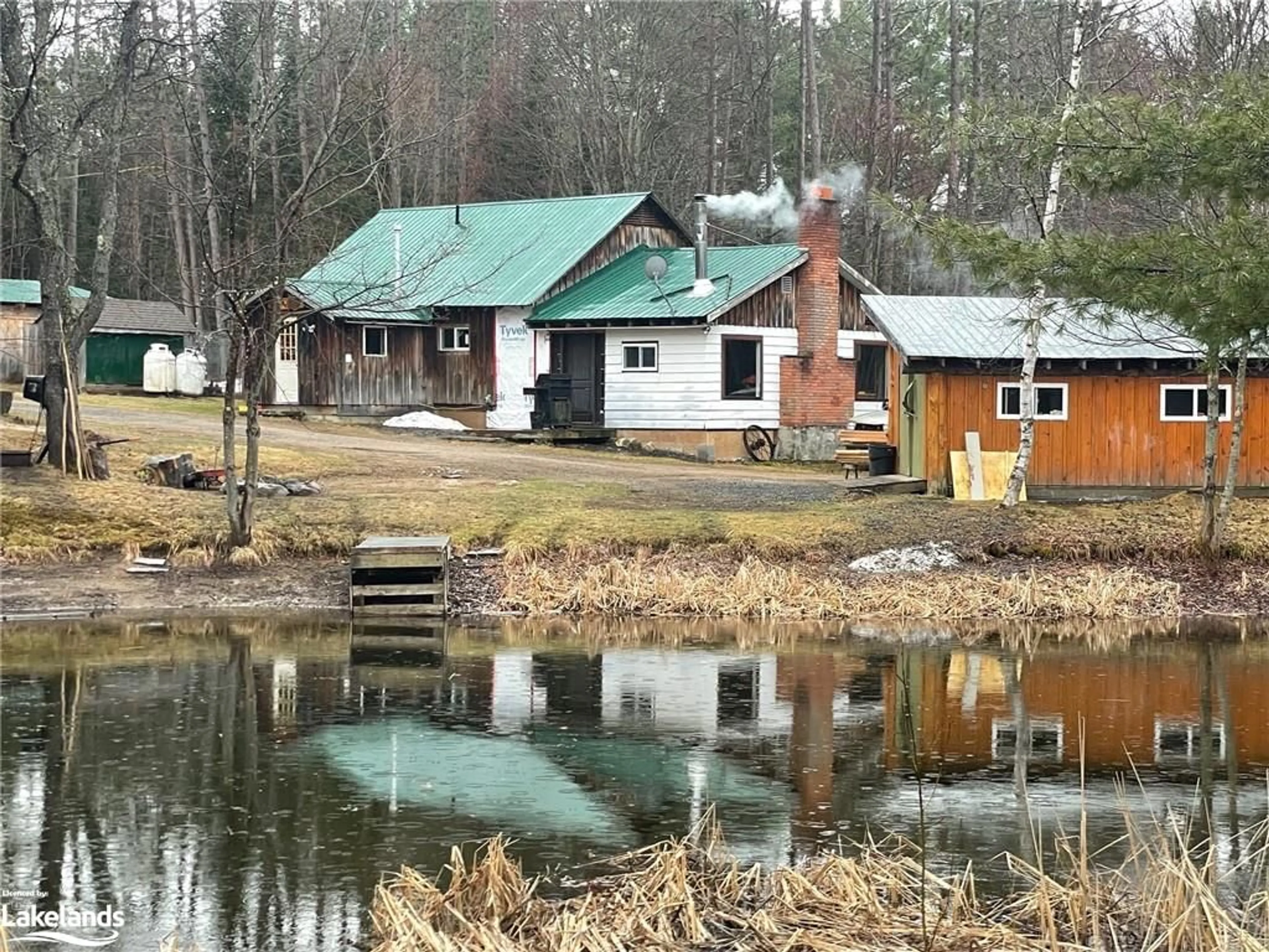 Cottage for 1865 Yearly Rd, Huntsville Ontario P1H 1B4