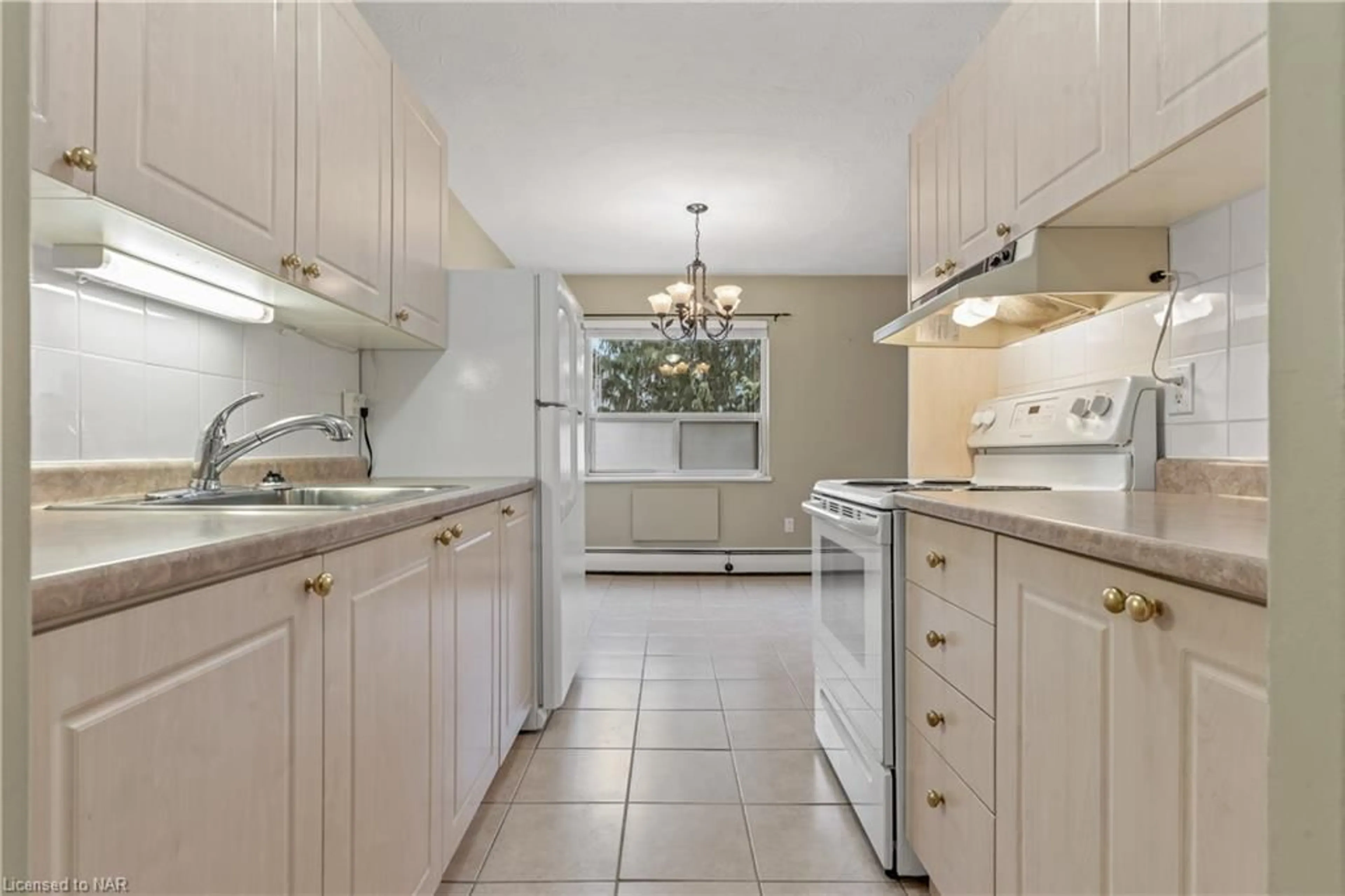 Standard kitchen for 485 Thorold Rd #110, Welland Ontario L3C 3X1