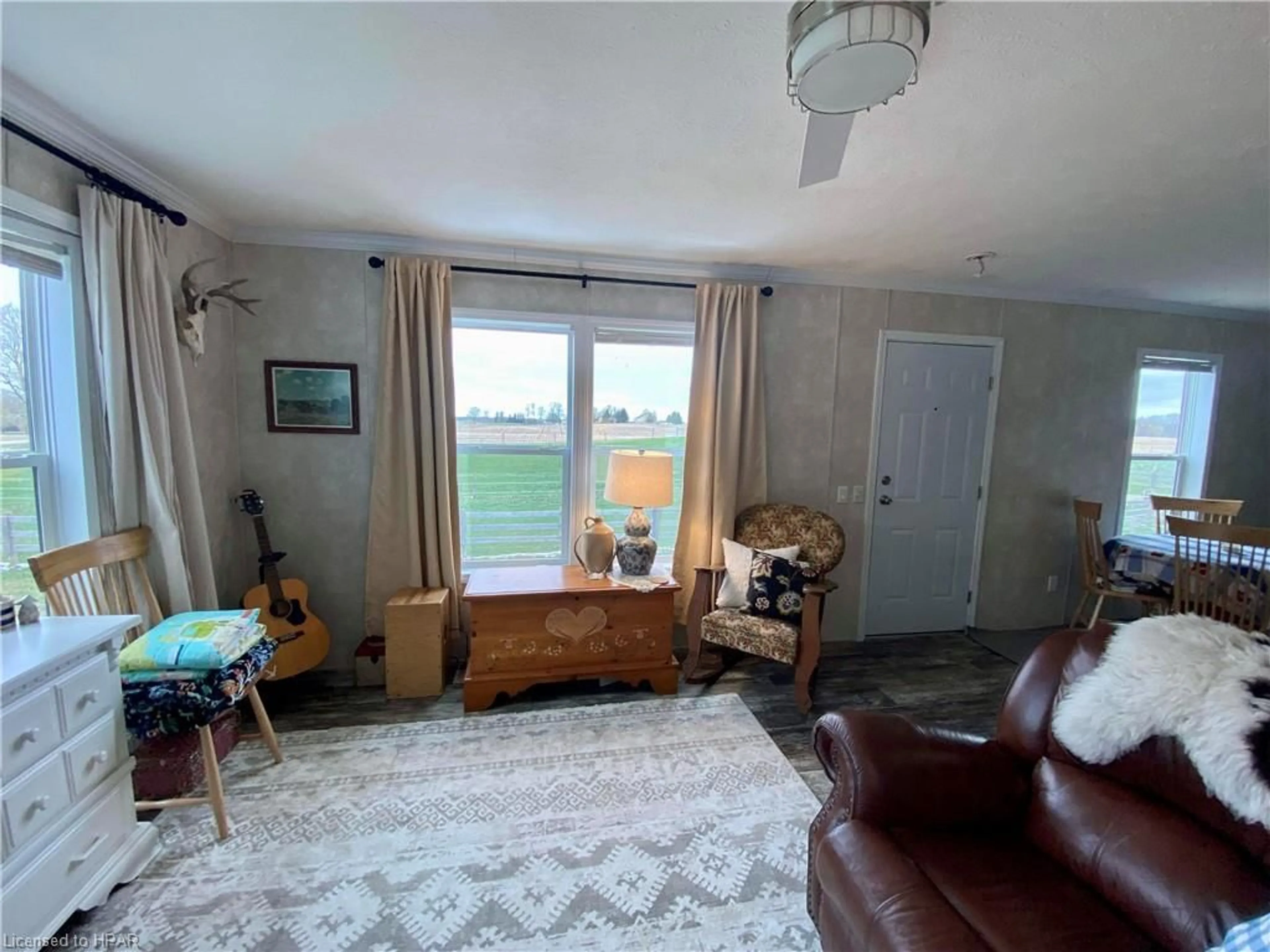 Living room for 42232 Moncrieff Rd, Morris-Turnberry Ontario N0M 1H0