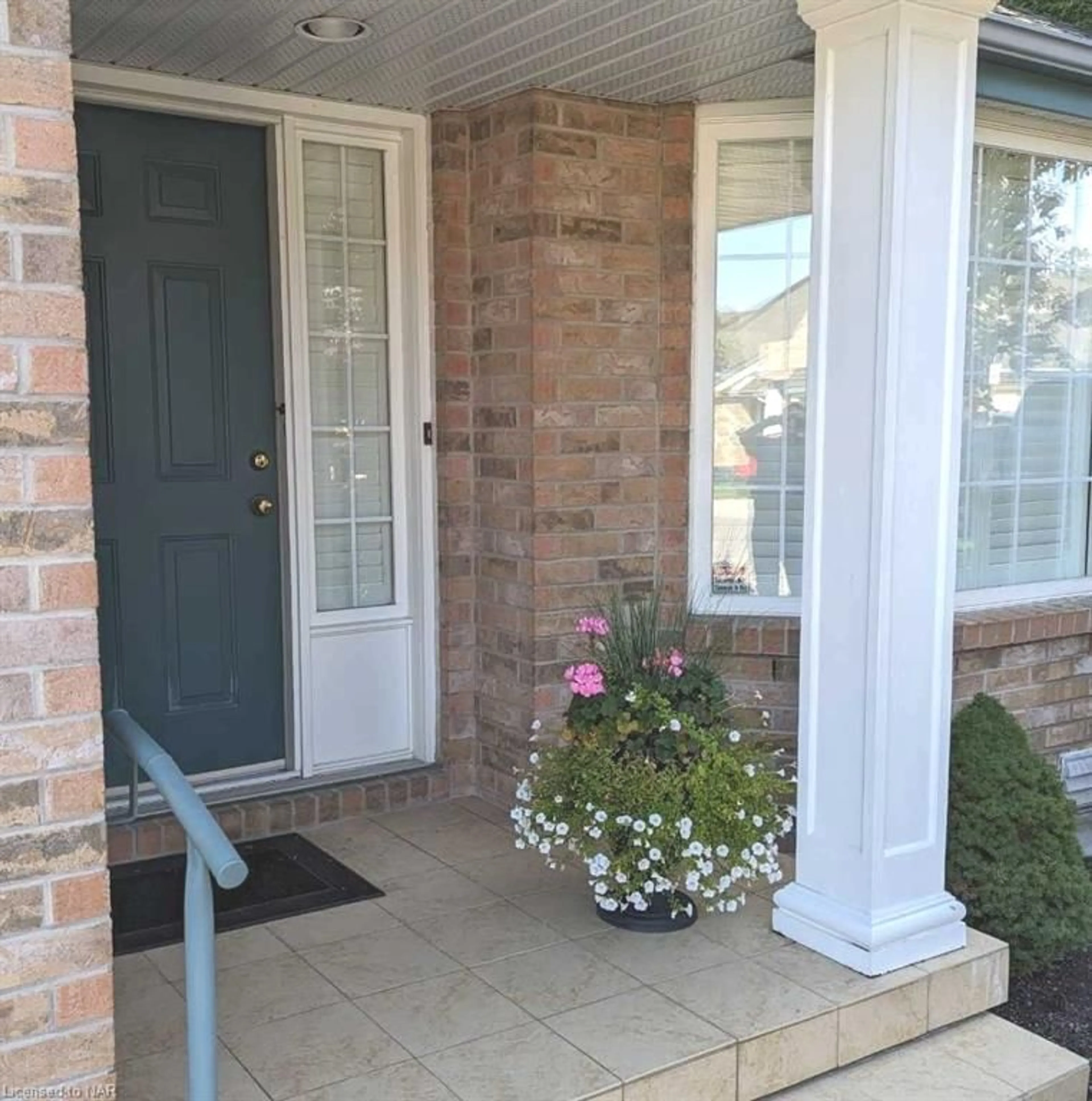 Indoor entryway for 121 Glen Morris Dr #28, St. Catharines Ontario L2T 4C5