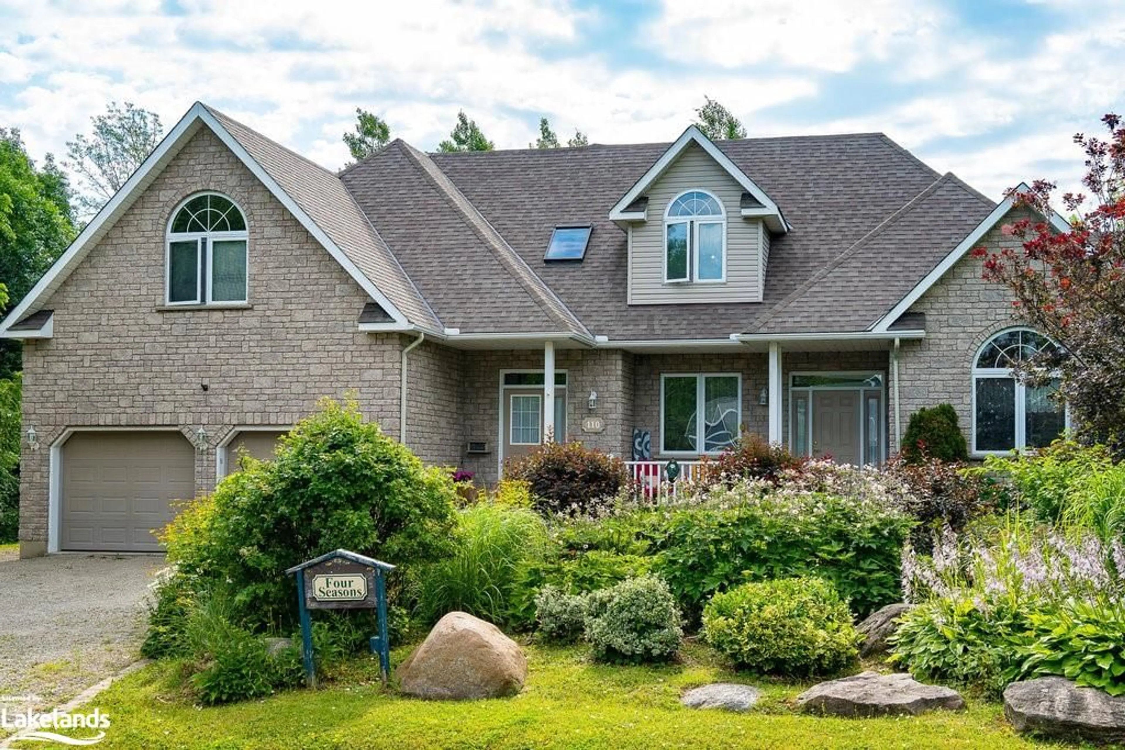 Frontside or backside of a home, cottage for 110 Aberdeen Crt, The Blue Mountains Ontario N0H 1J0