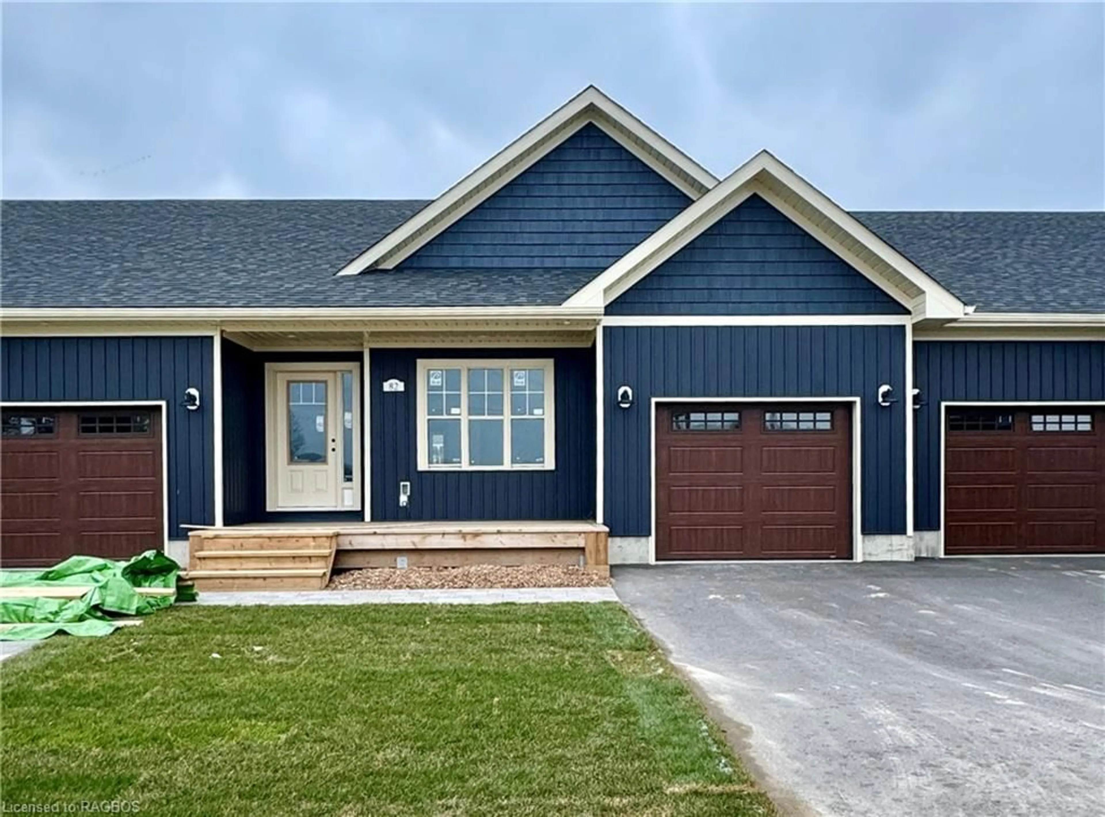 Home with vinyl exterior material for 82 Eagle Crt #17, Saugeen Shores Ontario N0H 2C3