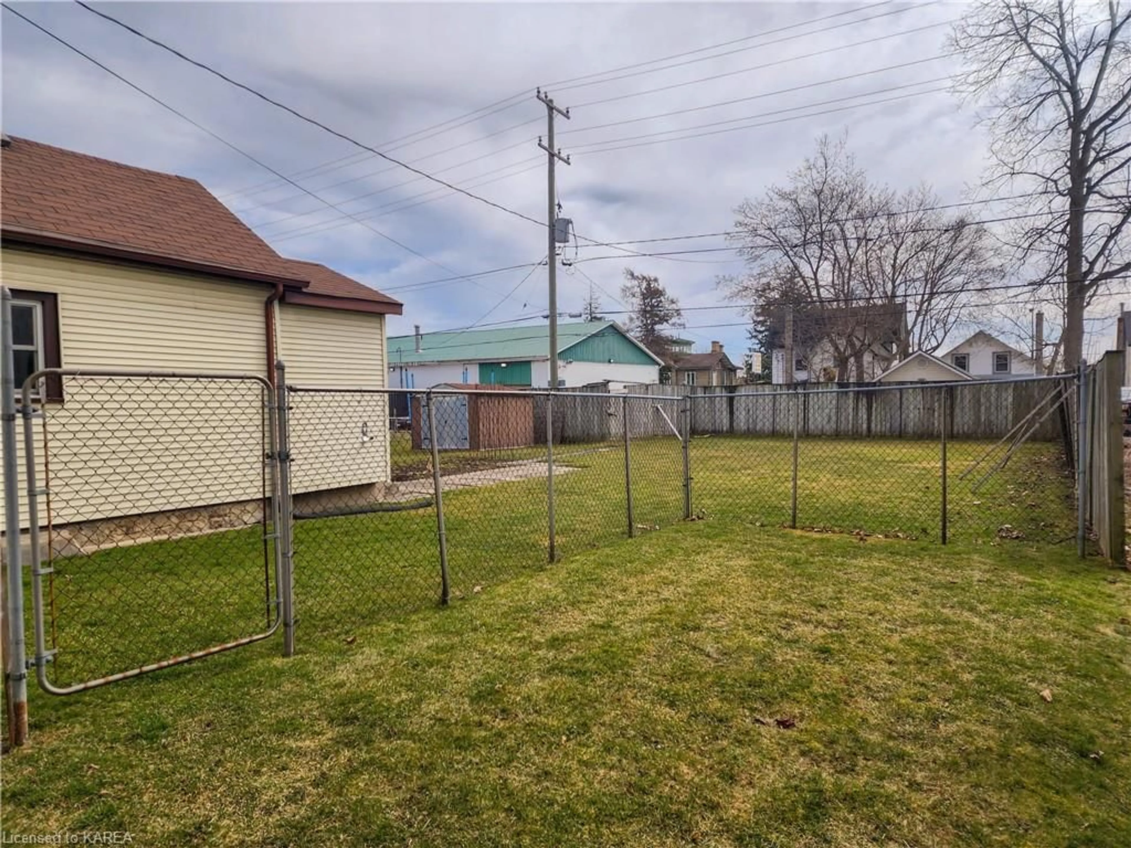 Fenced yard for 351 Garden St, Gananoque Ontario K7G 1J4
