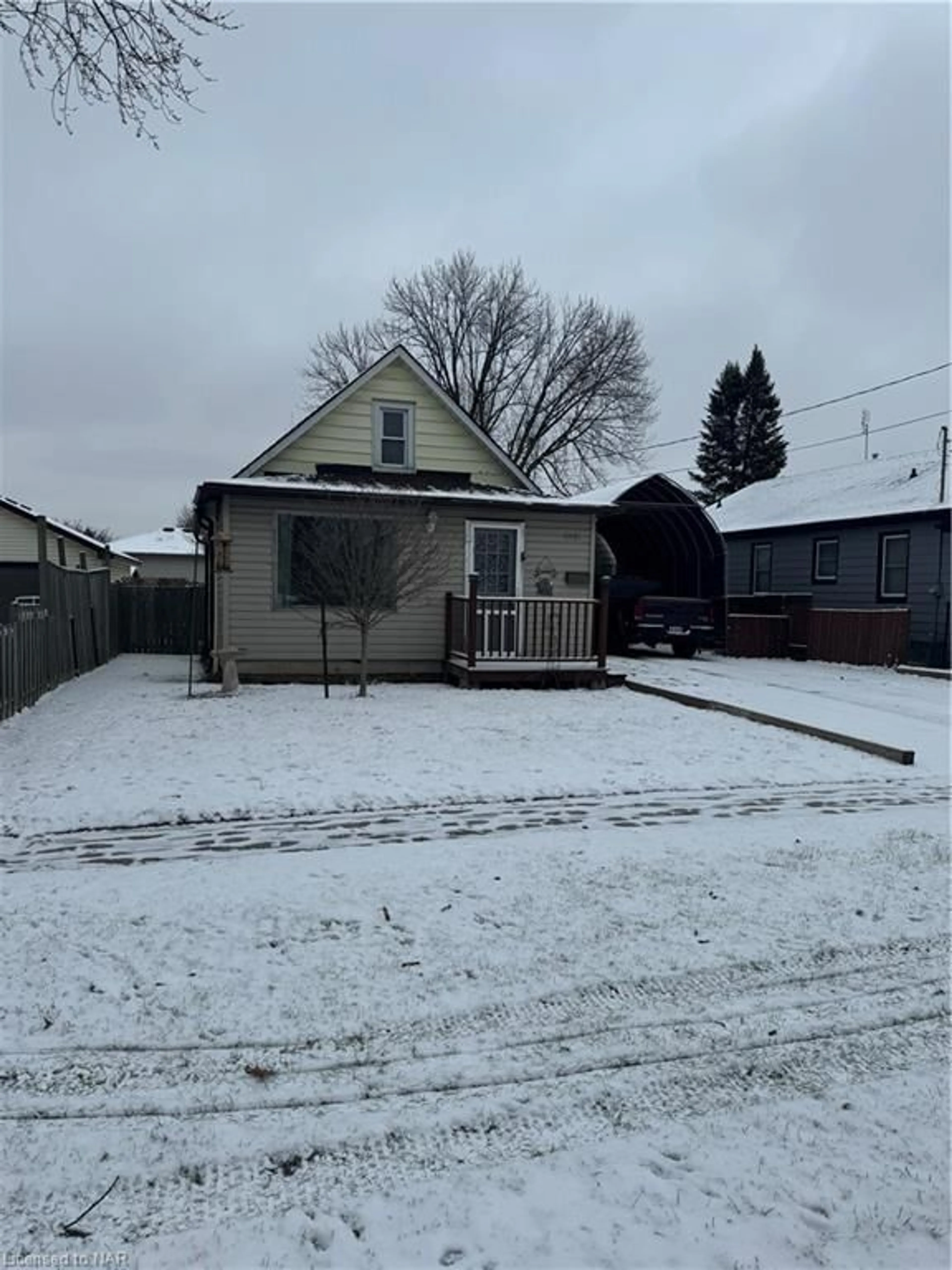 Frontside or backside of a home for 6481 Bellevue St, Niagara Falls Ontario L2E 1Y9