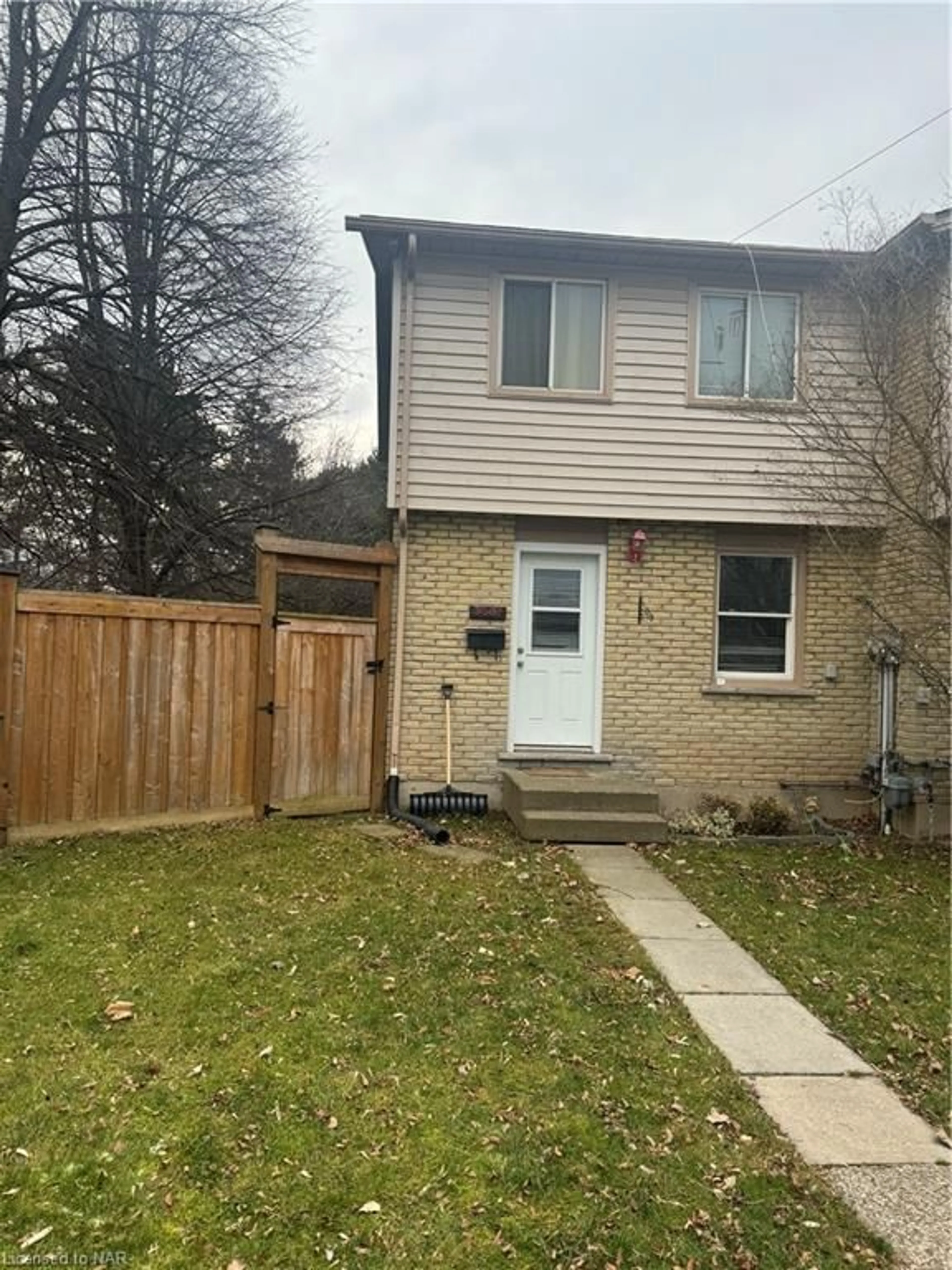 A pic from exterior of the house or condo for 3067 Empire Pl, Niagara Falls Ontario L2J 3L7